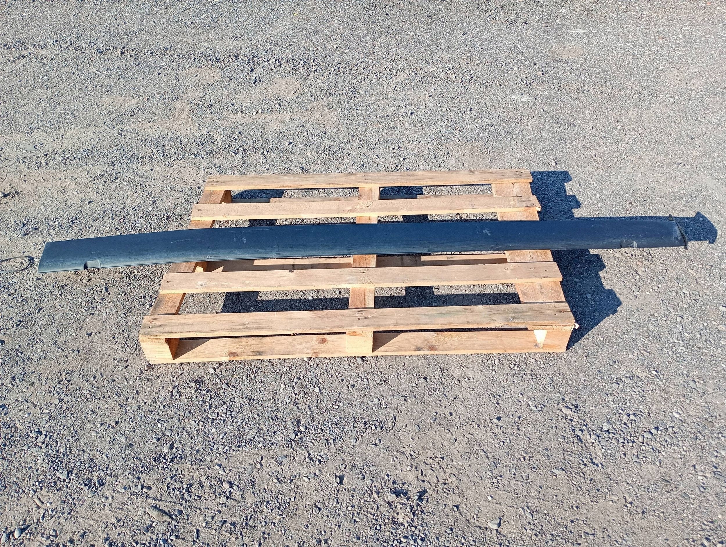moulding cap threshold threshold right side Dodge Challenger 2015
