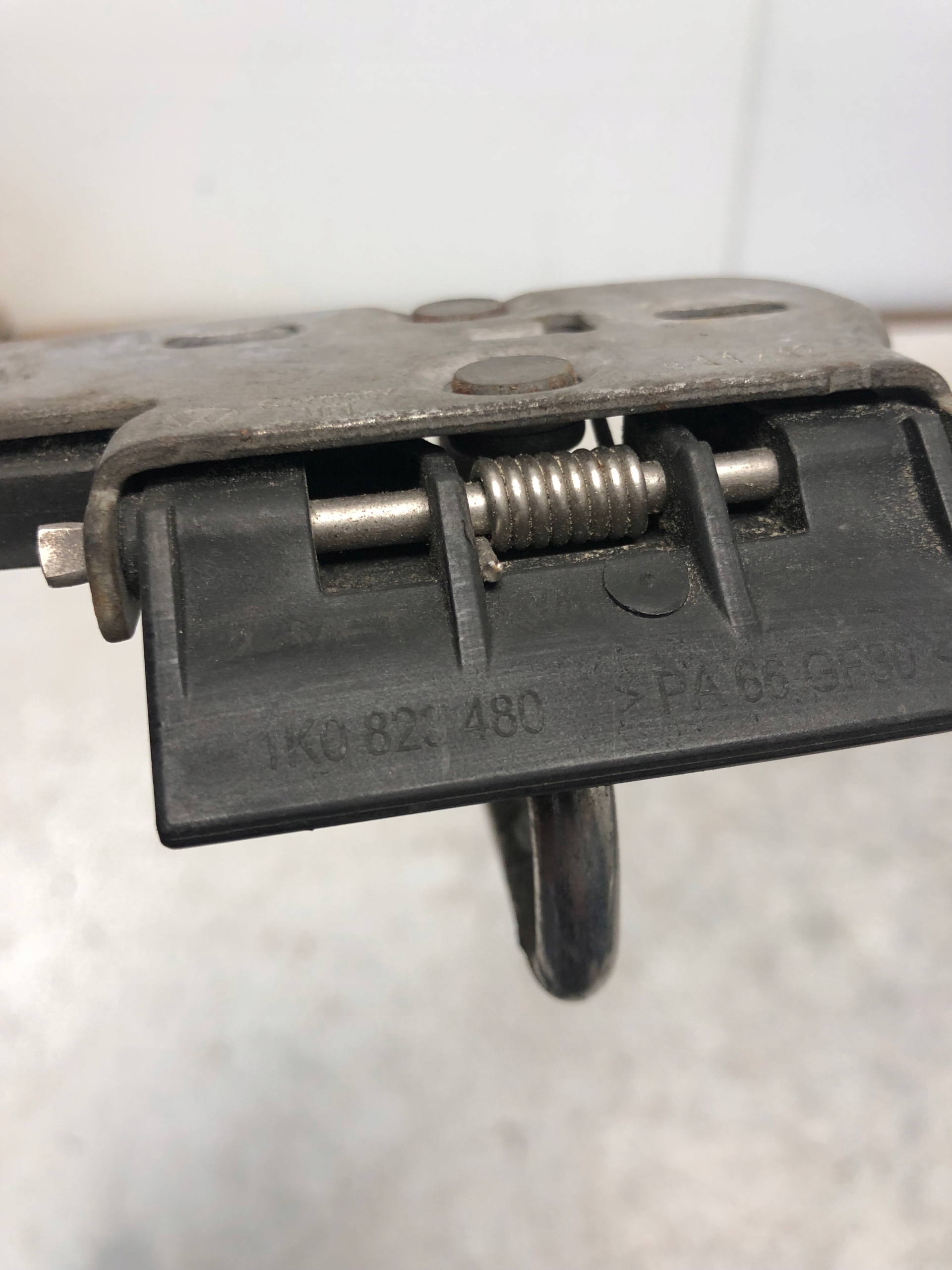 lock RYGIEL bonnets VW GOLF V 1K0823480