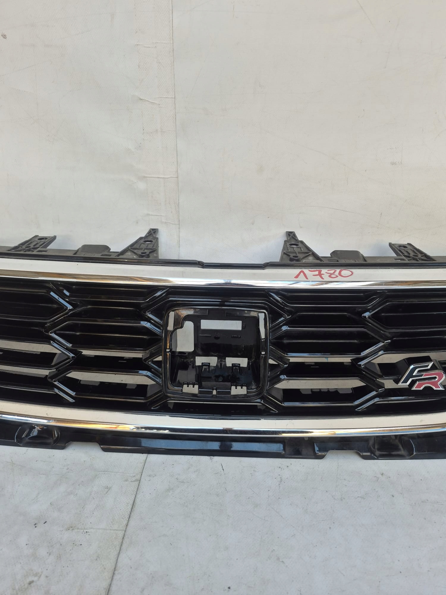 SEAT ATECA 575 FR 16- grill grille radiator 575853654E
