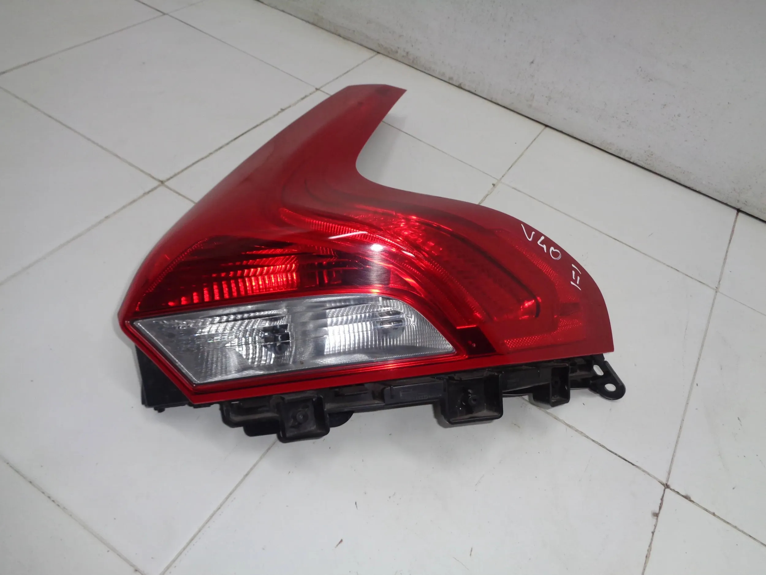 VOLVO V40 II 12-19R light right rear part rear