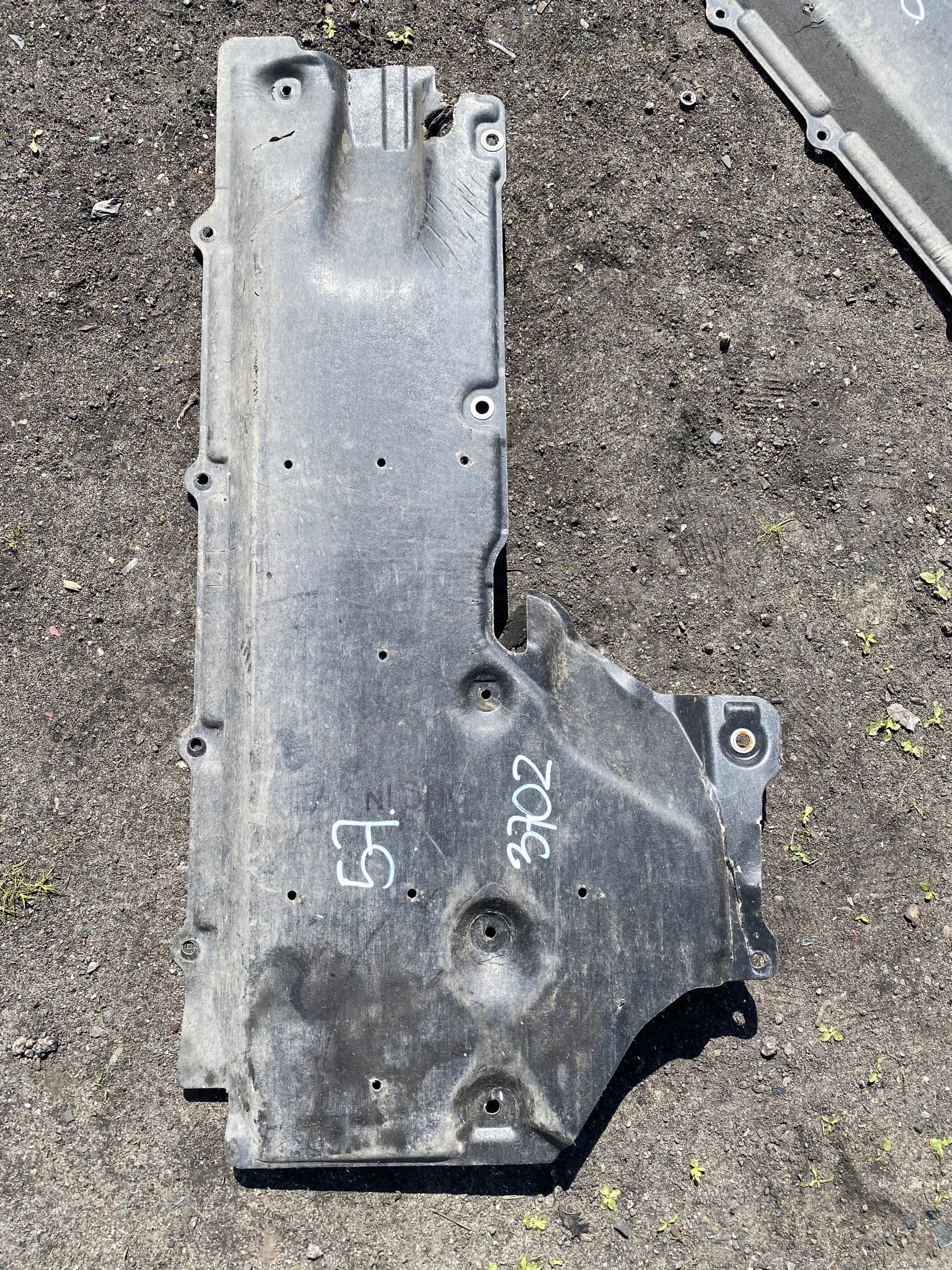 57 NISSAN70z ЗАХИСТ З НИЗУ КУЗОВА