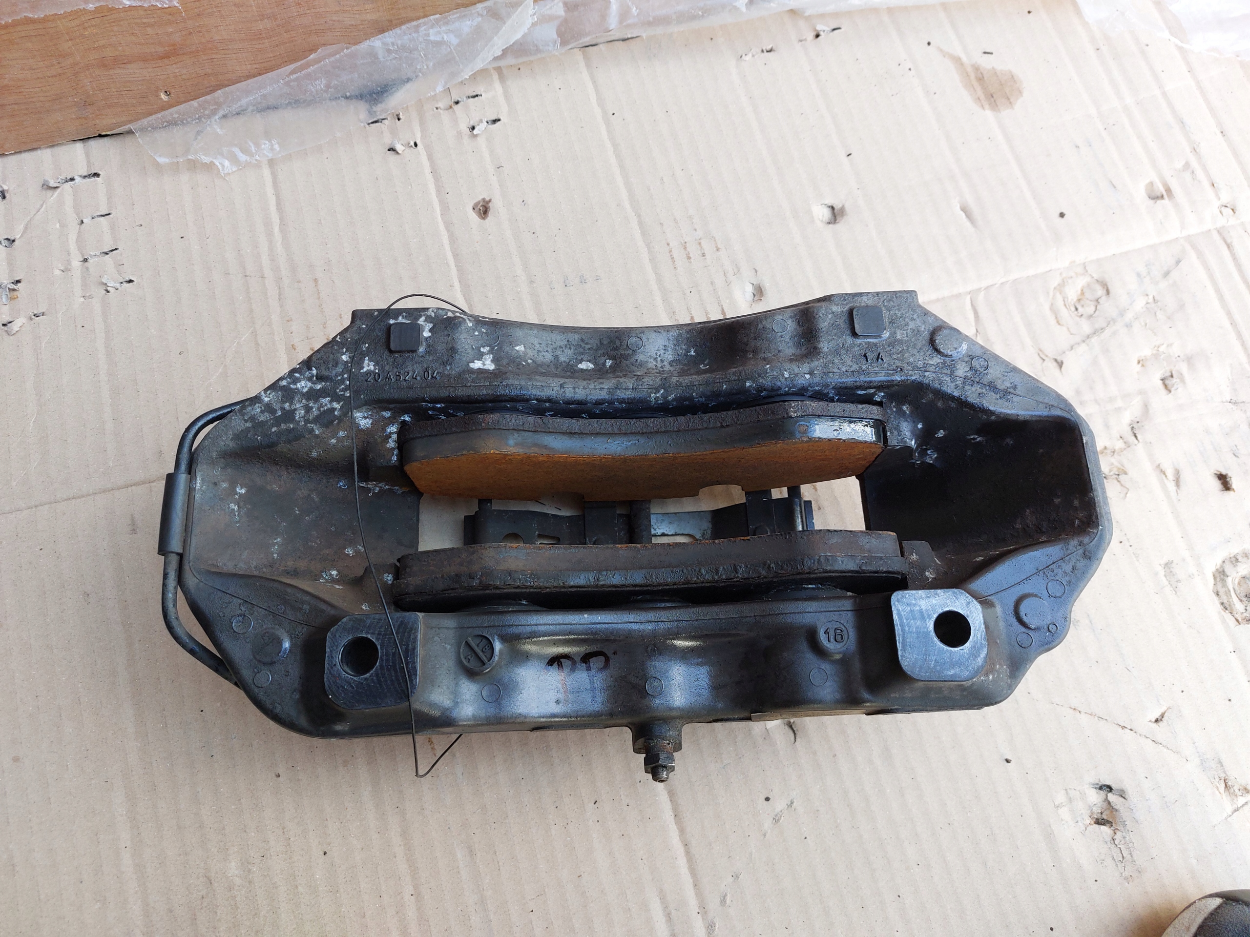 ASTON MARTIN VANTAGE 17r 4.7 V8 caliper brake front right 20A52404
