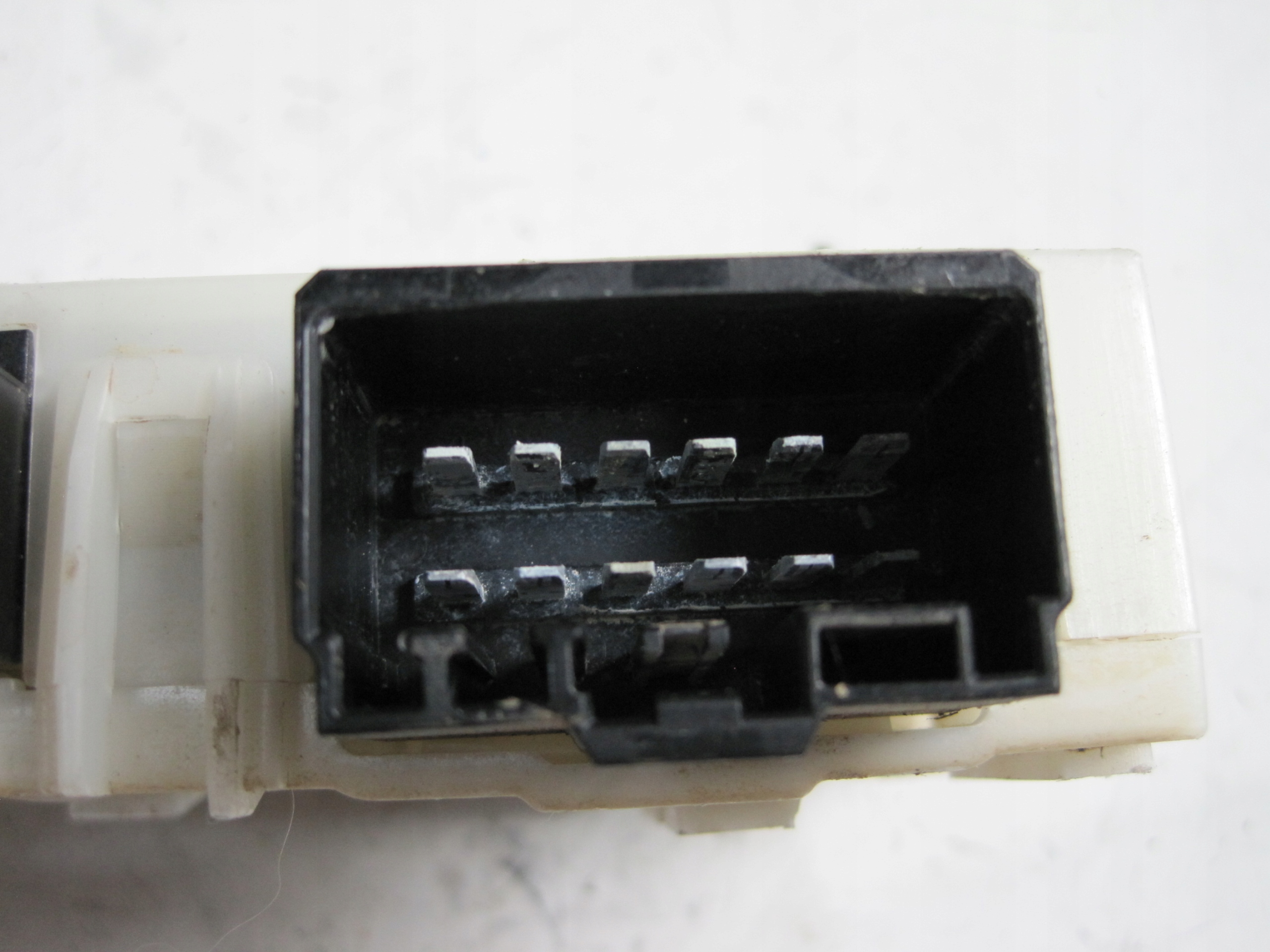 Moduł STEROWNIK HAKA FORD RANGER IV DG9T-19H517-AJ Kod producenta DG9T-19H517-AJ