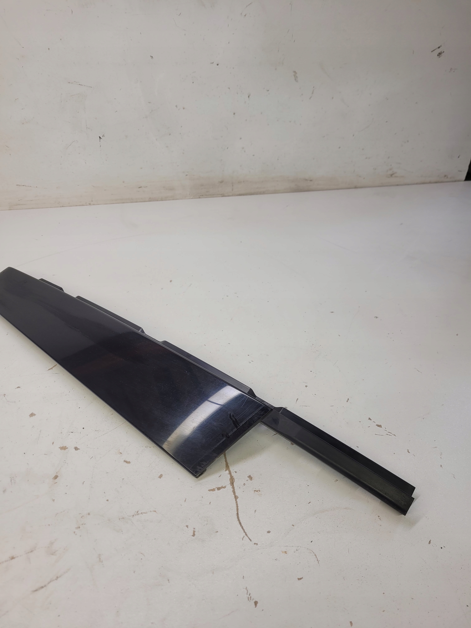 moulding cover door right P AUDI A8 D4 4H0837902