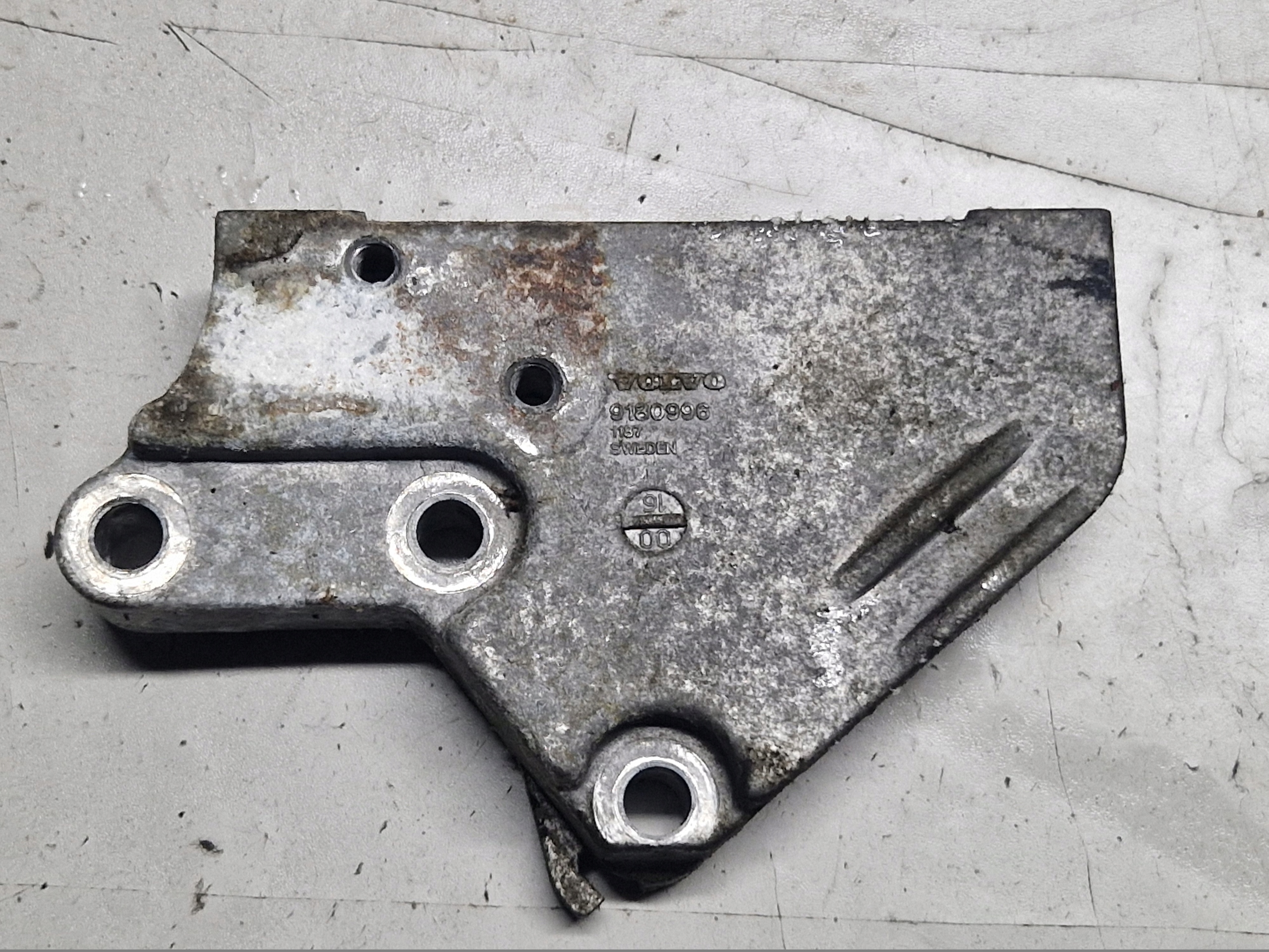 VOLVO V70 2.4 petrol console engine mount 9180996