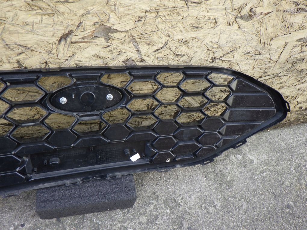 FORD FOCUS MK4 IV LIFT ST LINE 21- Grille