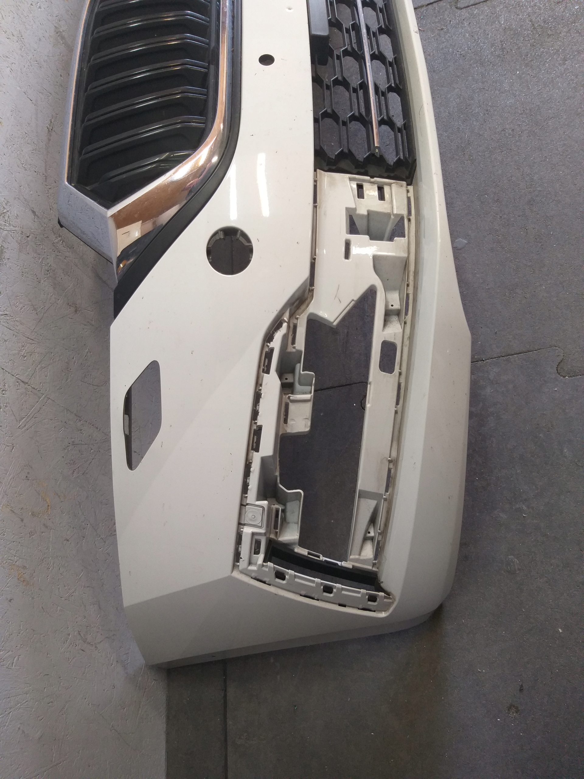 PARAURTI ANTERIORE SKODA OCTAVIA IV 4