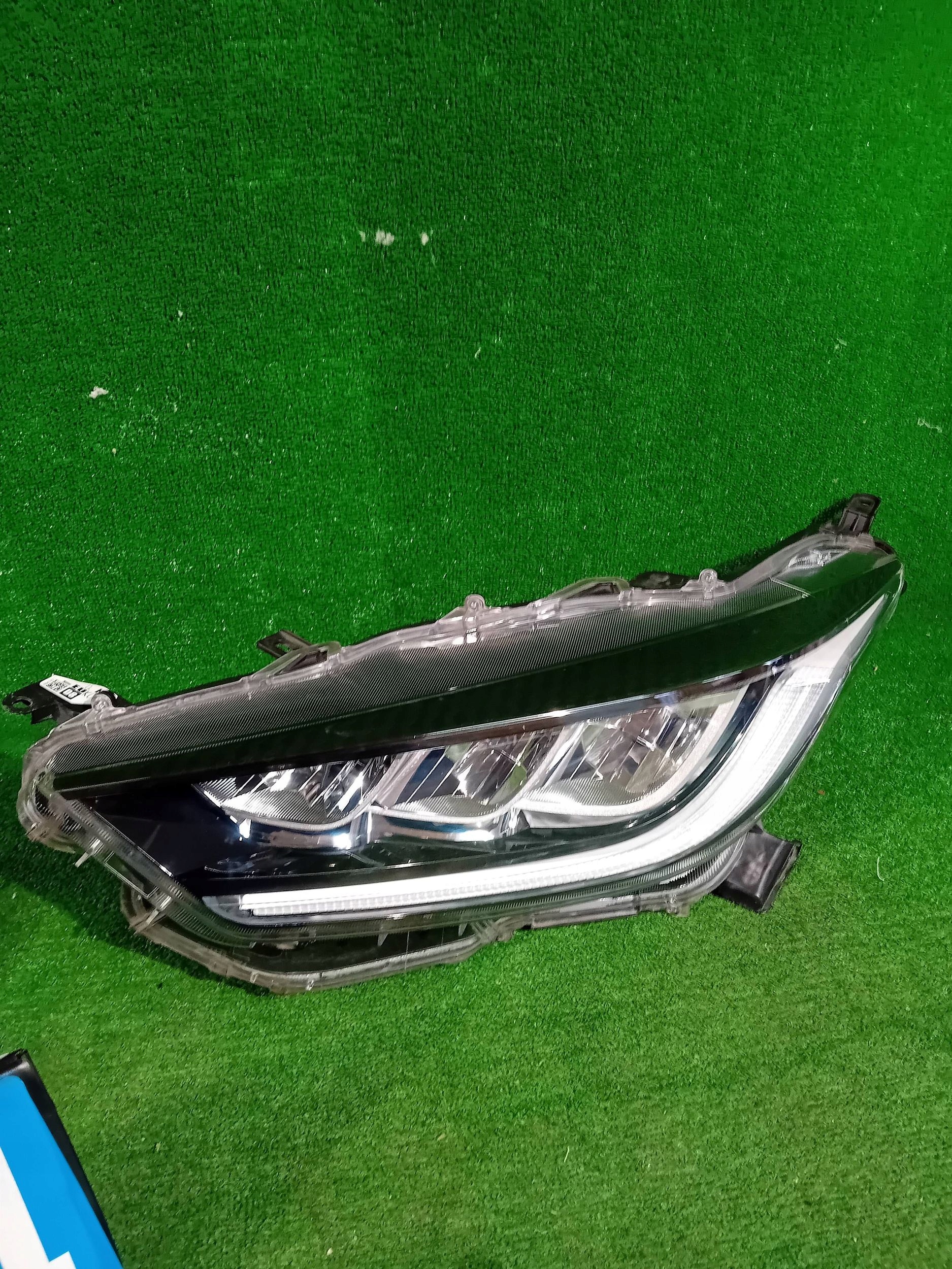 REFLEKTOR left front TOYOTA YARIS IV 20- FULL LED