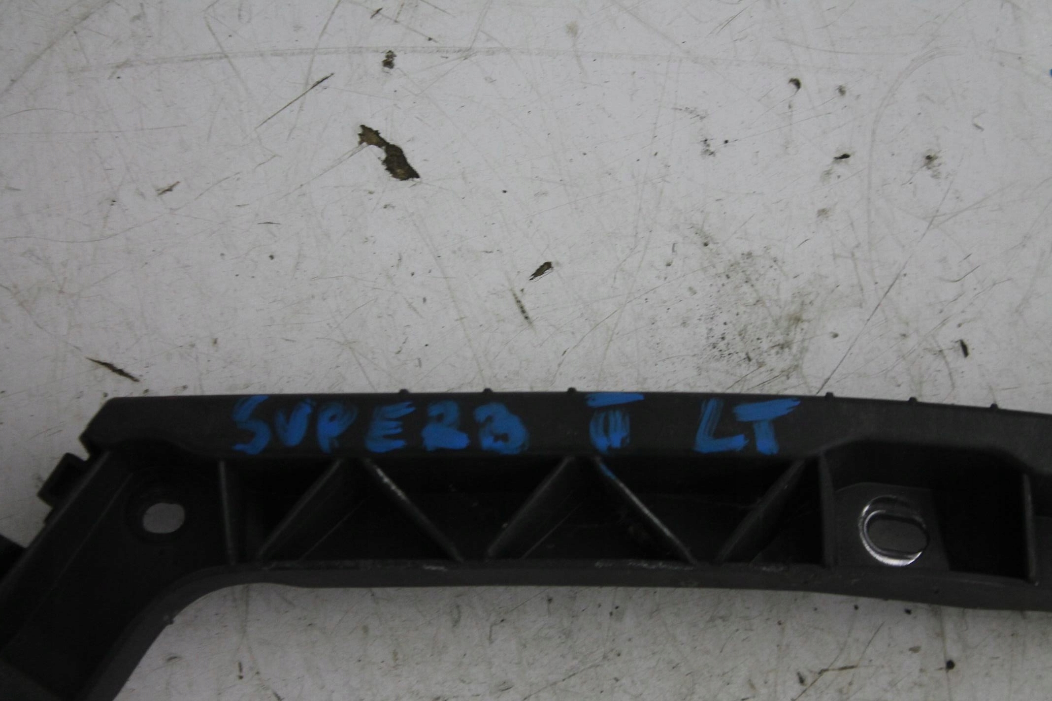 support left rear part 3T5807393 SKODA SUPERB II LIFT