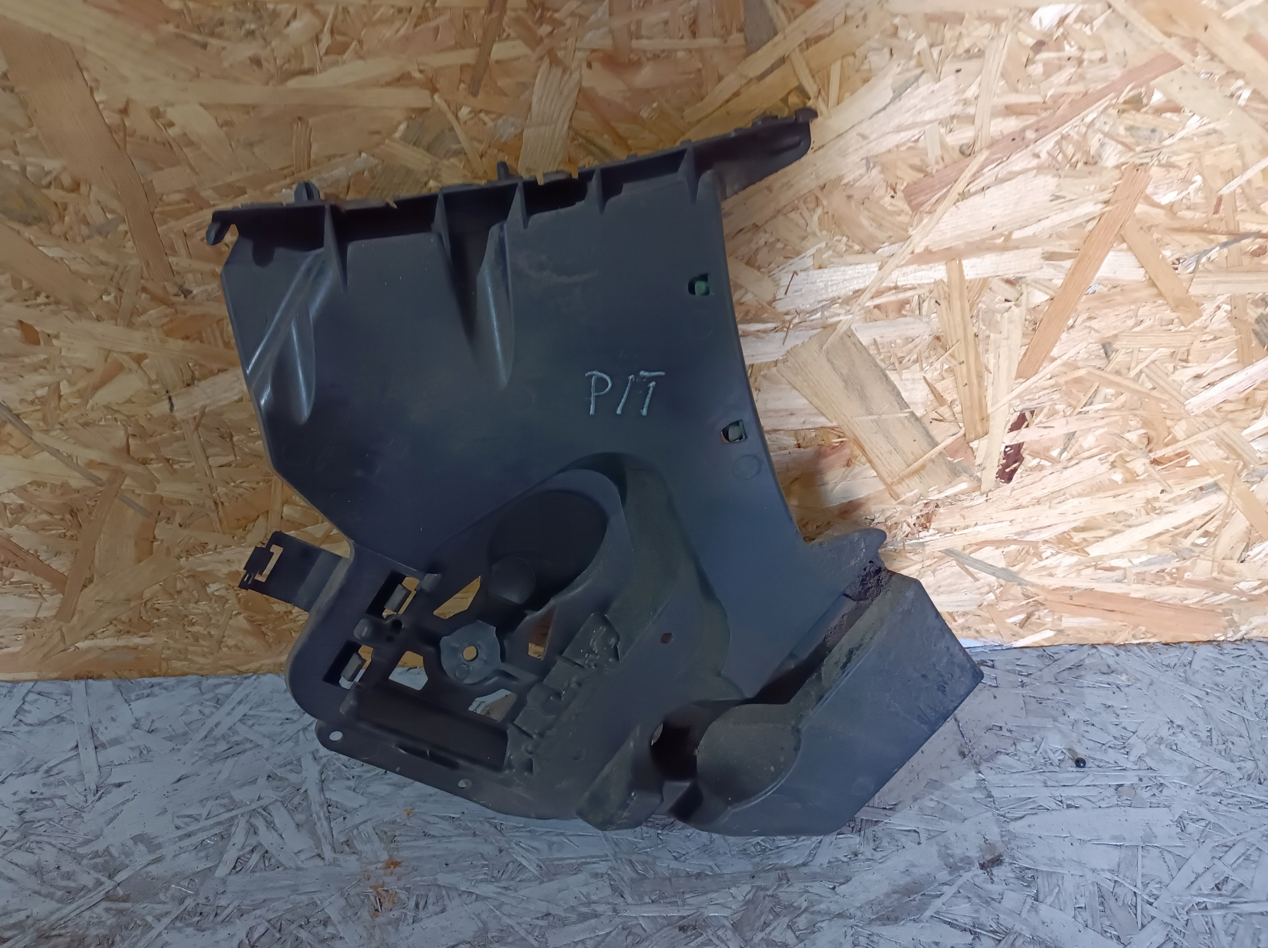 bumper bracket right rear part VOLVO V40 II 2012-2018 31395104