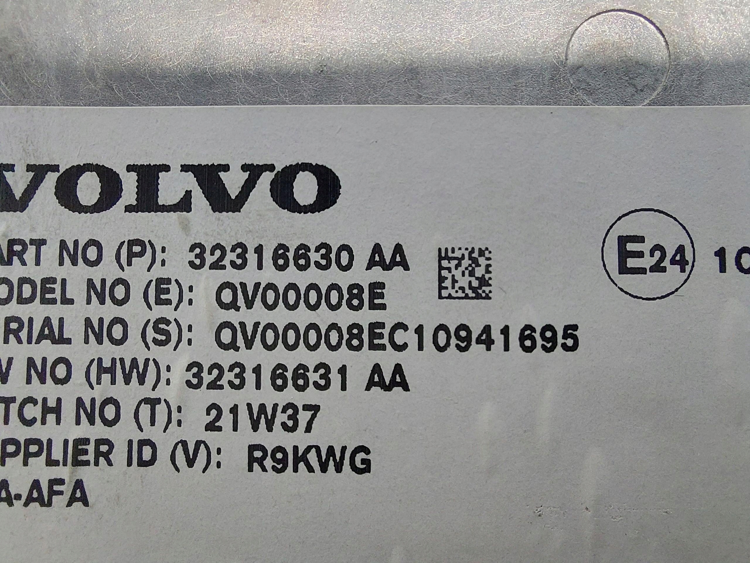 Volvo XC90 II LIFT B5 2021 ekran display navigation devices central 32316630