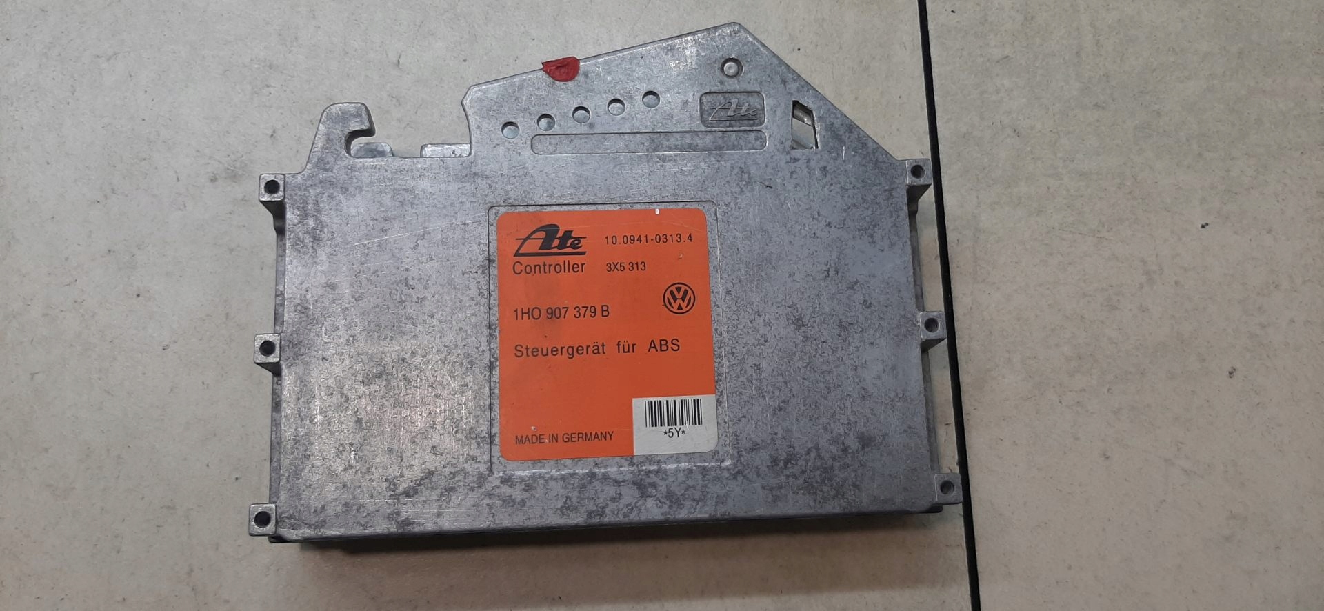 control unit of the engine GOLF III 1.9 TDI 1HO907379B