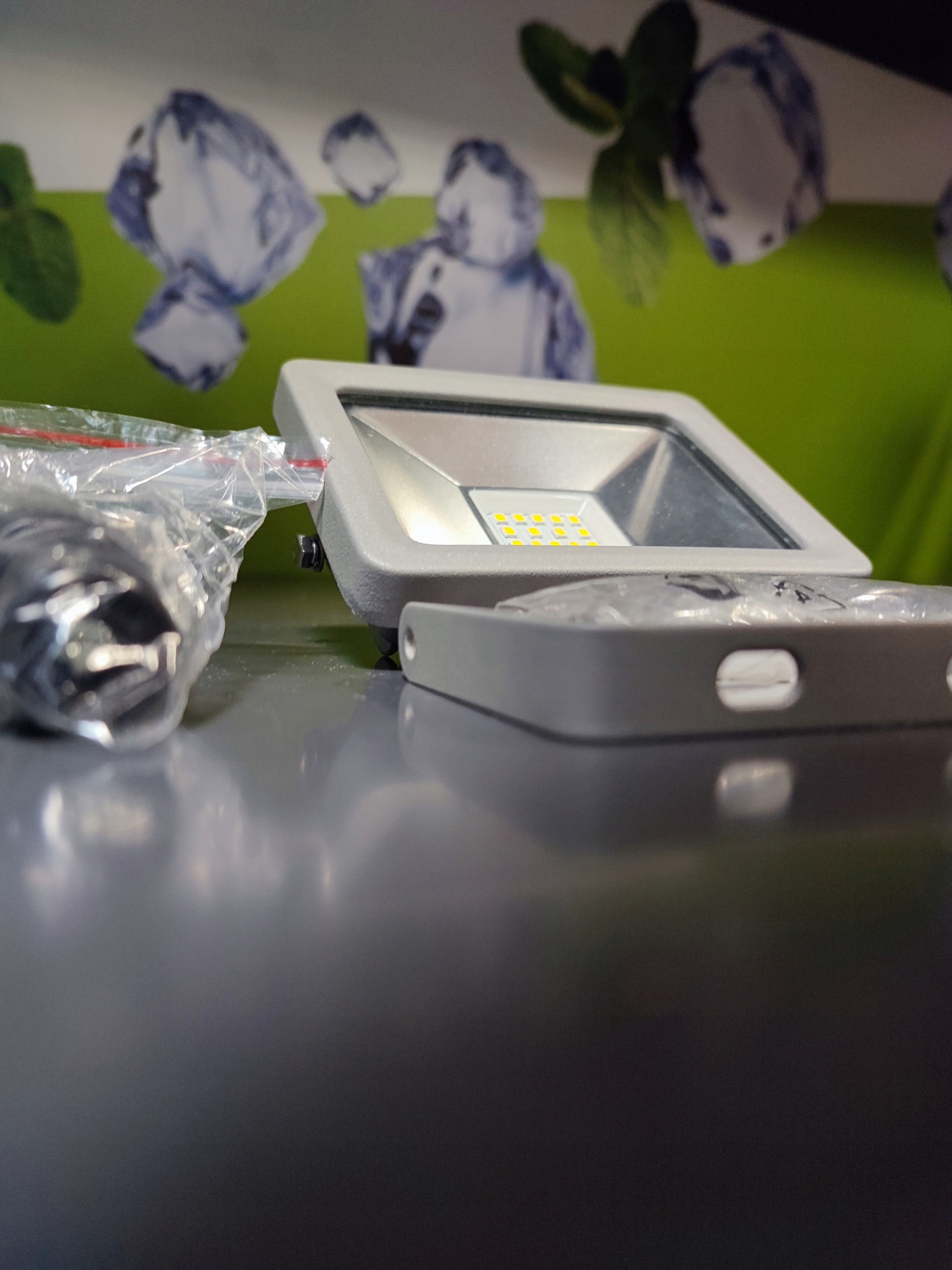 LuX jasny UNIWERSALNY mocny LED floodlight REFLEKTOR LED 10W 110x85mm LAMPA Marka inna