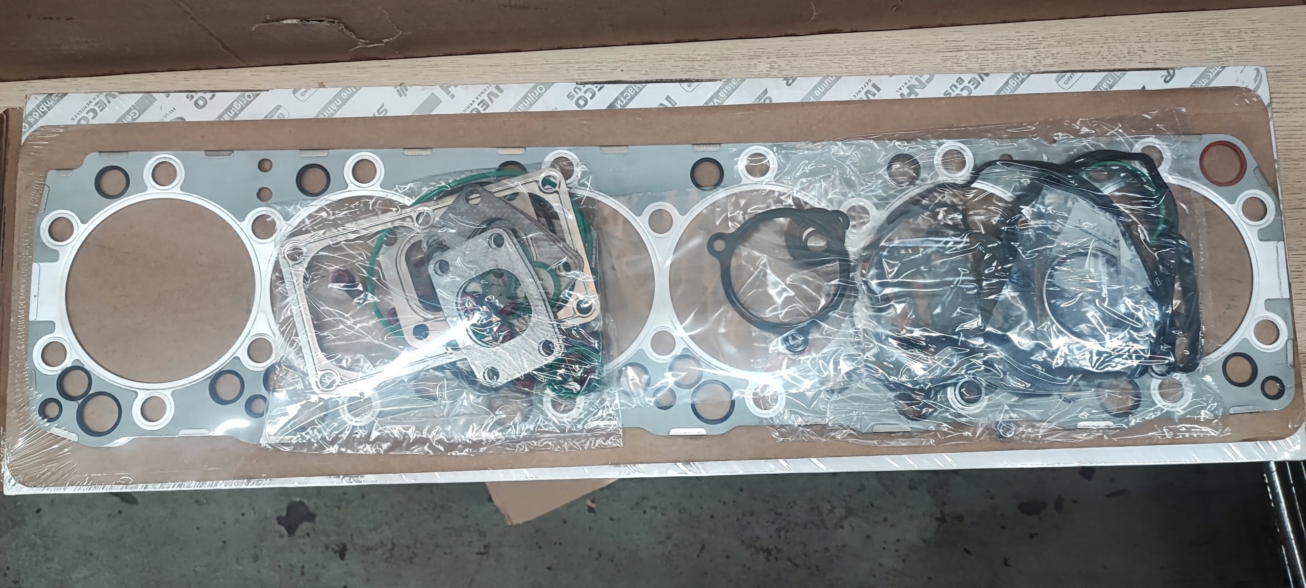 ZESTAW USZCZELEK GŁOWICY CYLINDRA 500086164