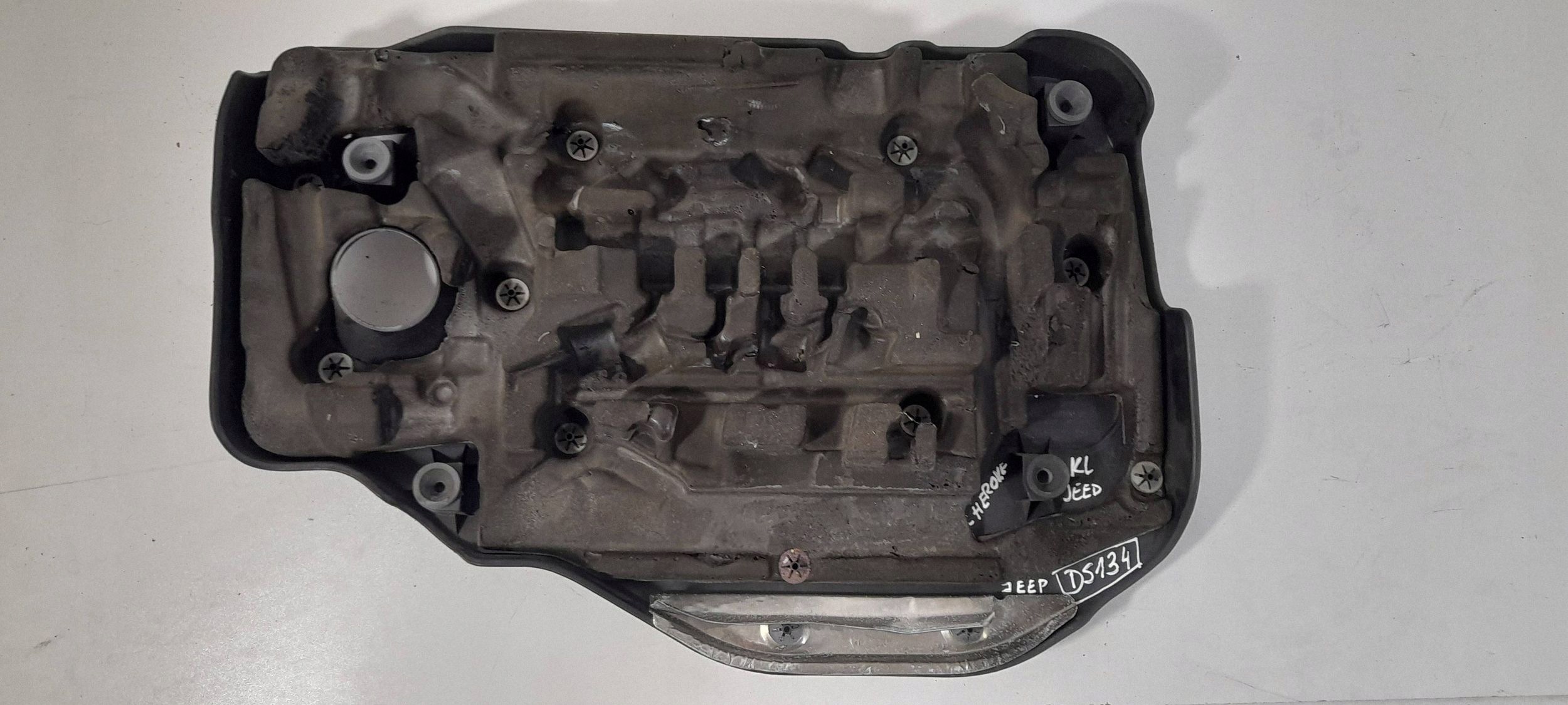 Jeep Cherokee KL motor cover 04627390AE (DS134)