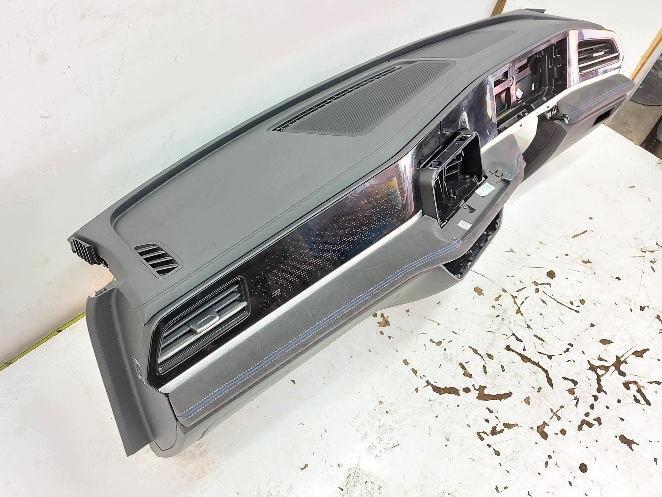 VW Passat R B9 3J0 2025r dashboard console cockpit oryg ANGLIK vwpasb89,947464