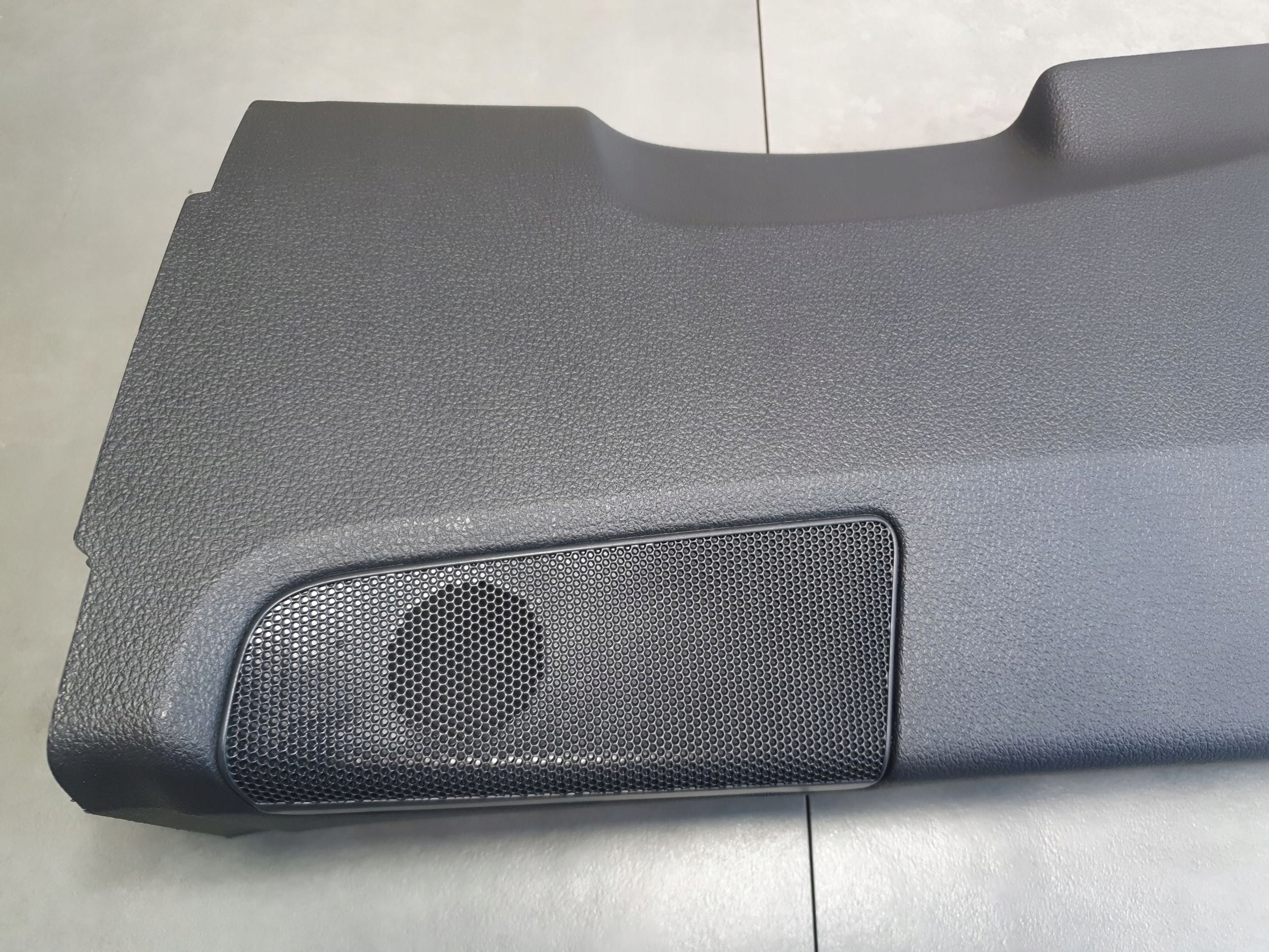 Audi Q8 cover slupka B lower left 4M8867239