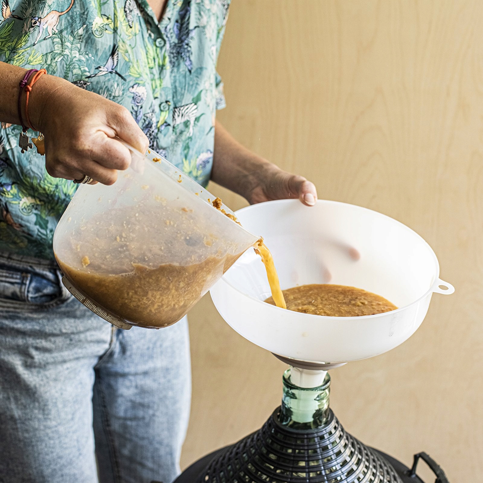 Lejek plastikowy fi 25cm ŚREDNI DO SITKA BROWIN Stan opakowania oryginalne