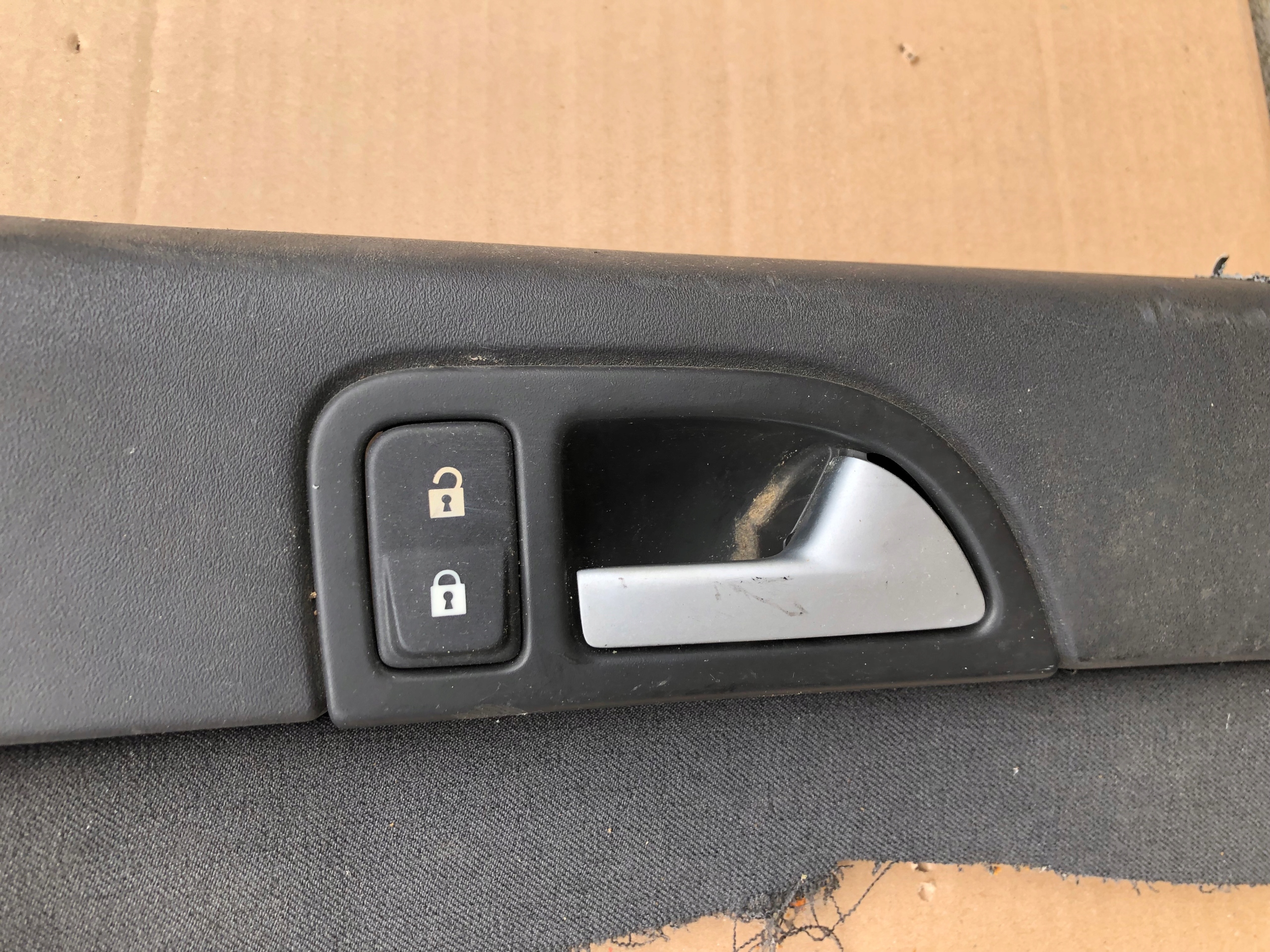 правая передняя ручка двери volvo S40 V50 04-12