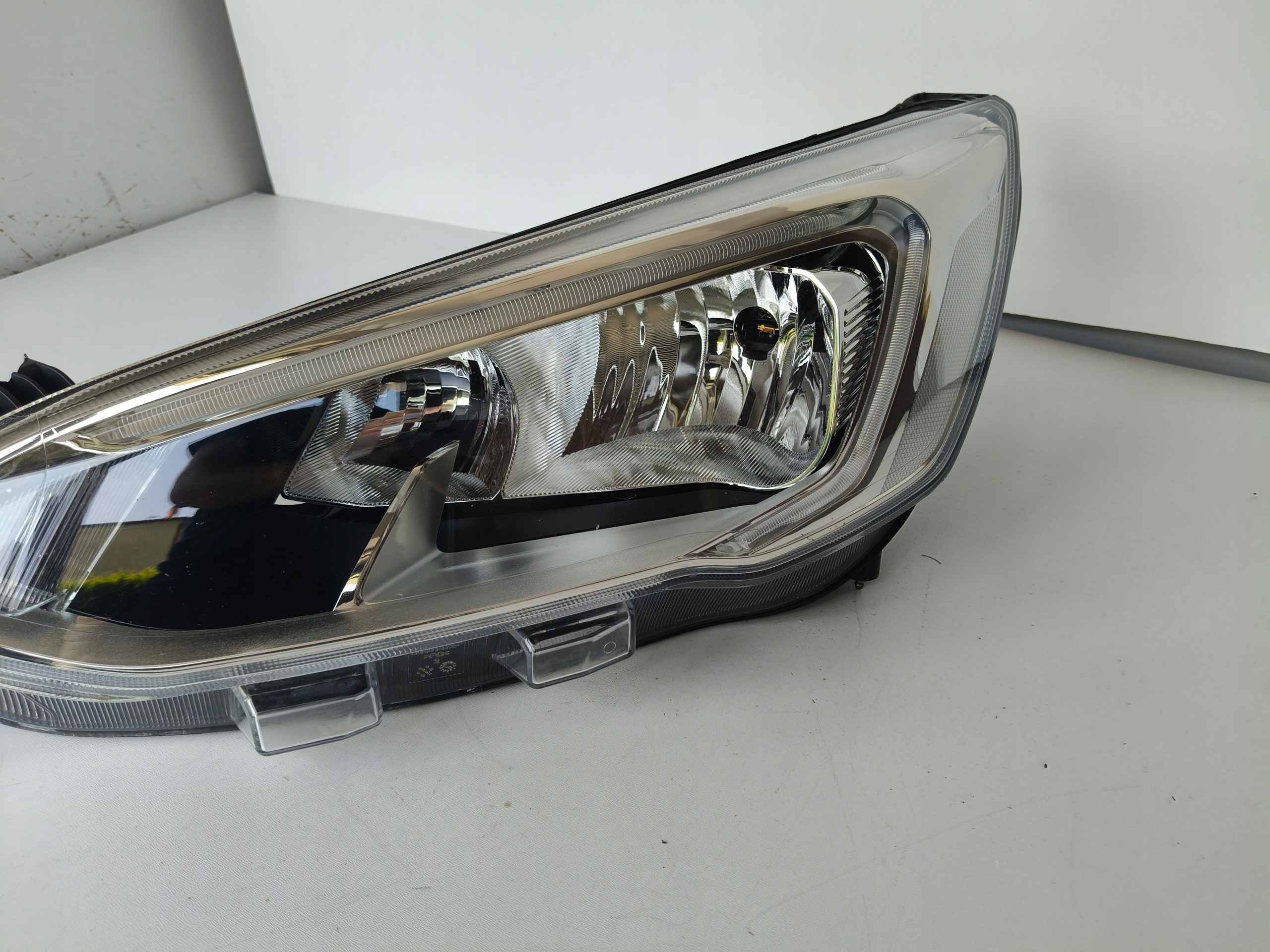 Licht links REFLEKTOR FORD FOCUS MK4 18- LED