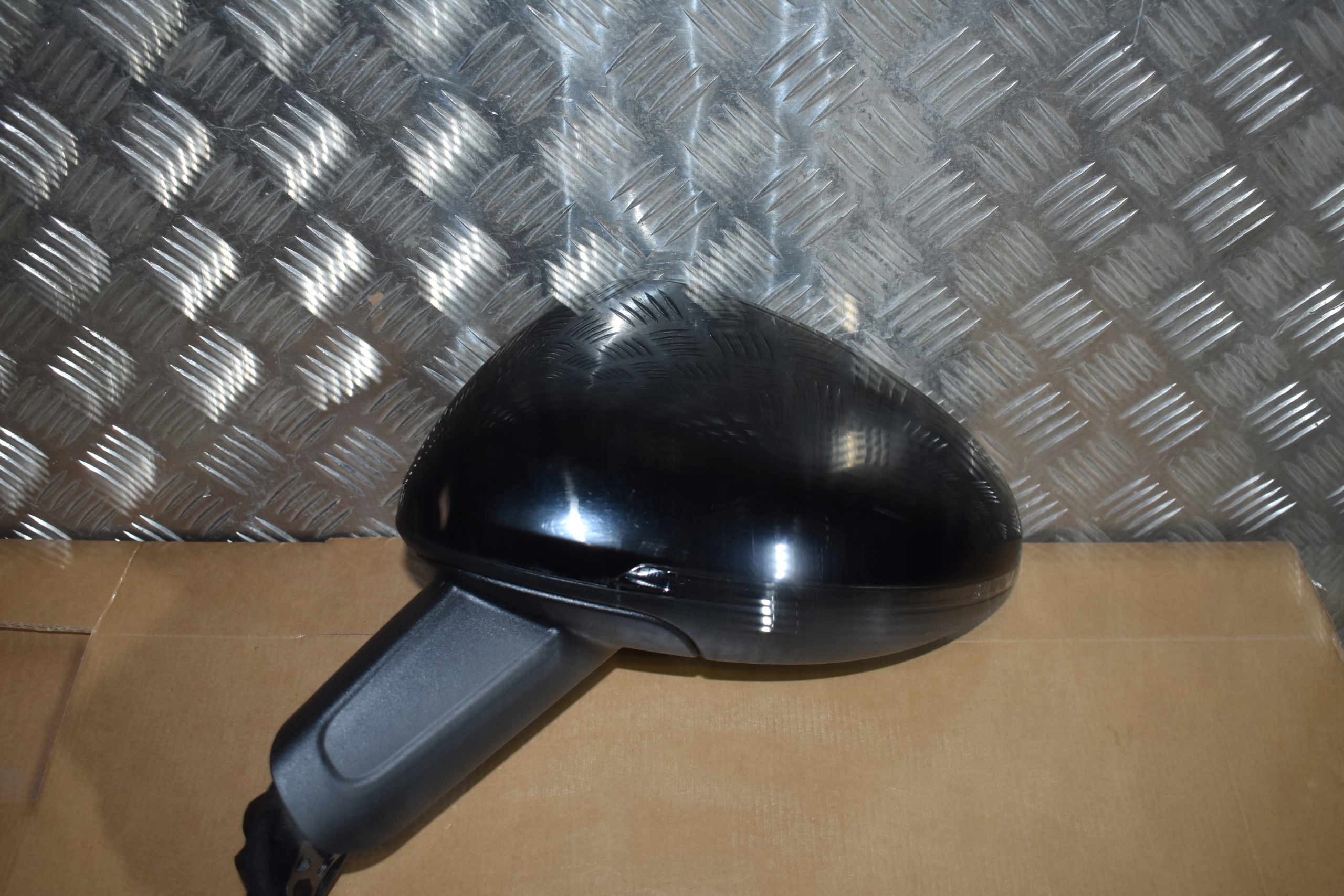 IDEALNE mirror left 11+2 PIN PORSCHE MACAN ASYSTENT colour 041 1