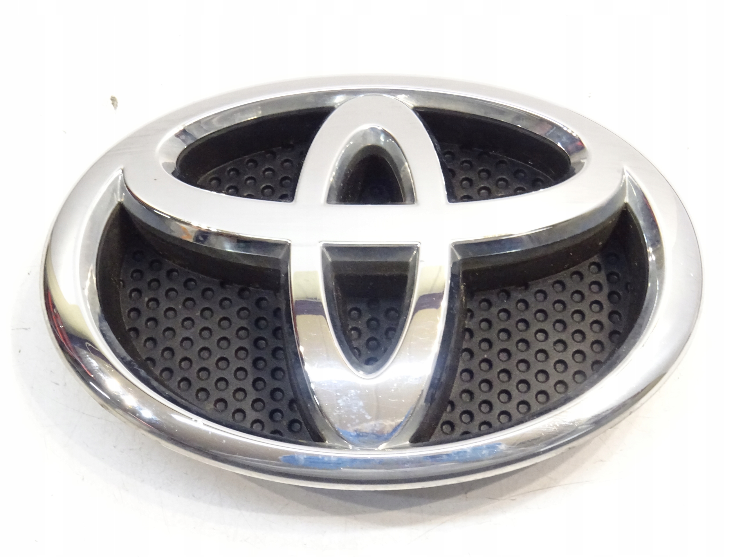 ZNACZEK LOGO EMBLEMAT PRZOD PRZEDNI TOYOTA YARIS III 2011-
