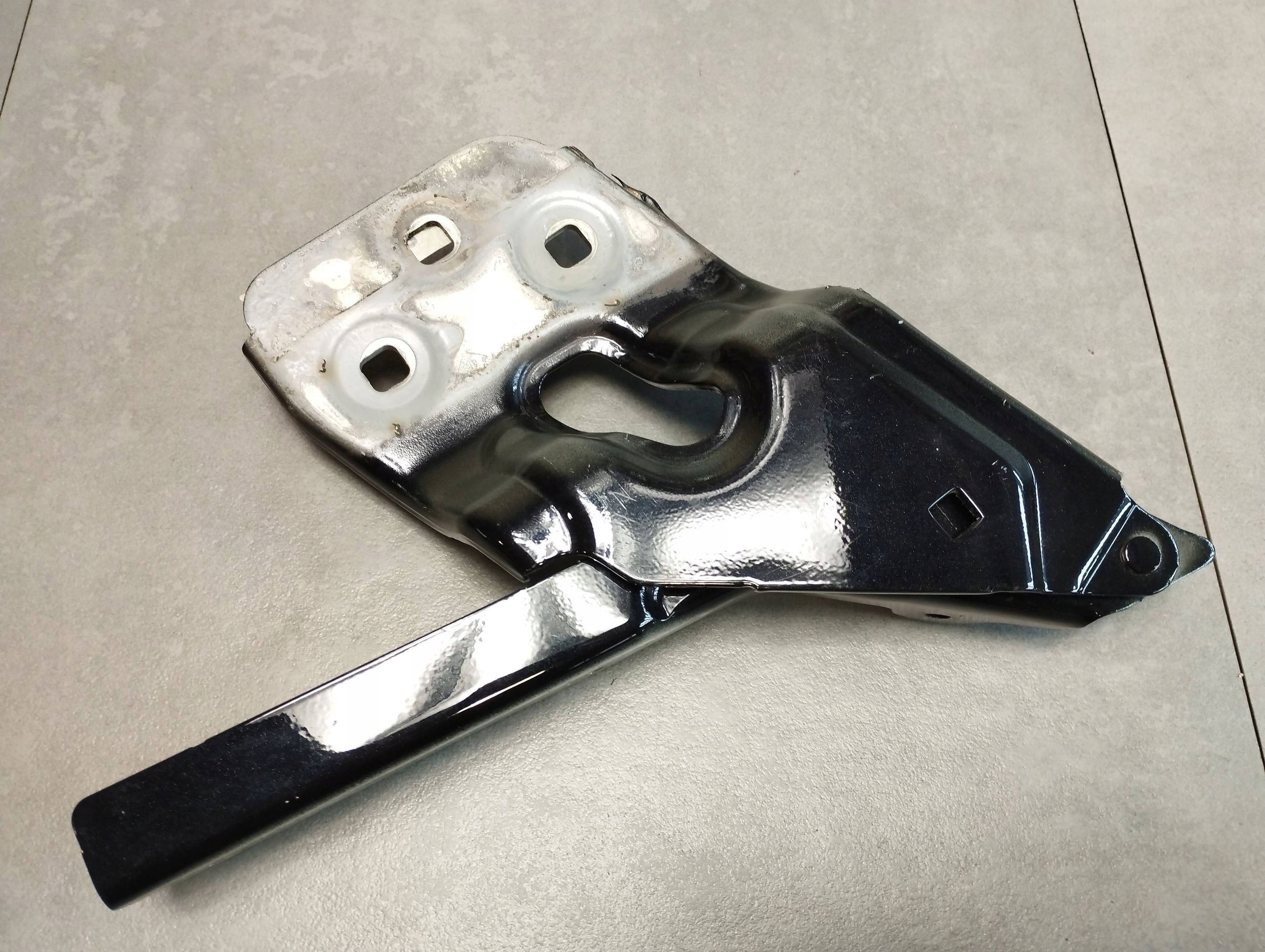 Volkswagen Touareg 7P hinge bonnets right 7P6823302