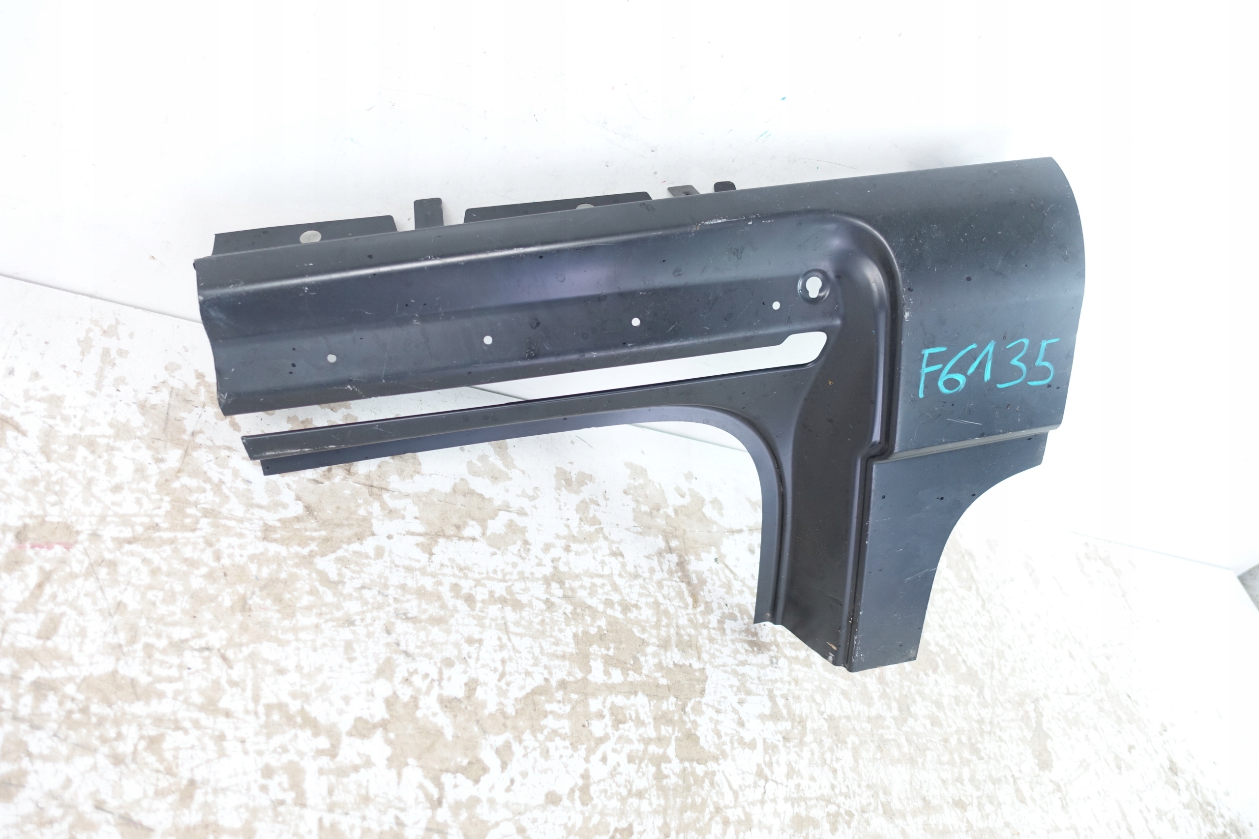 VW CADDY III 2015- side roofs pillar left rear part