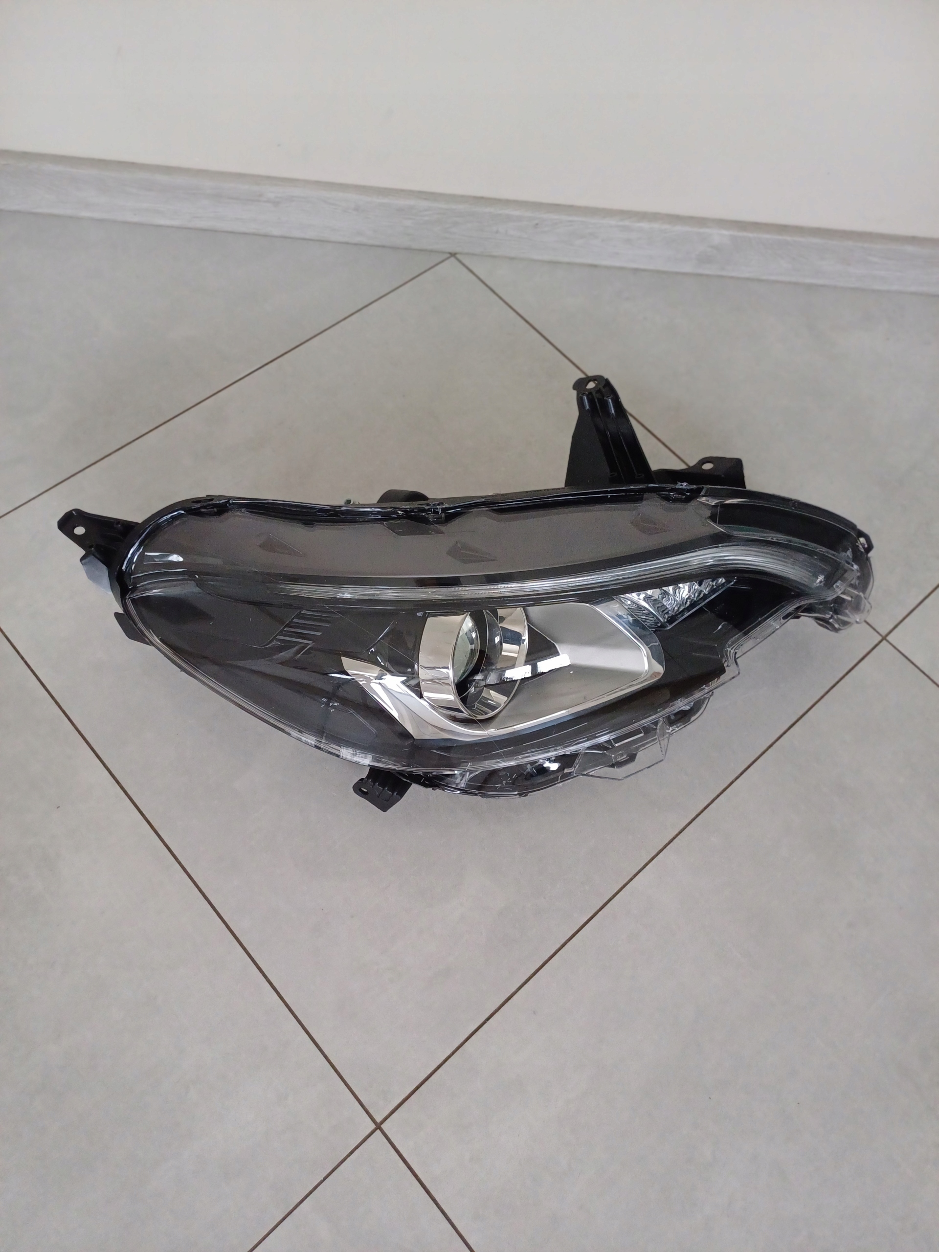 light right front Peugeot 108 II 14R- 90061887