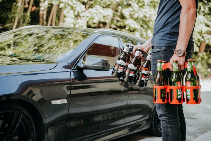 Prezent na dzień chłopaka koszyk na piwo + imię Walentynki dla niego Kod producenta Koszyk na piwo