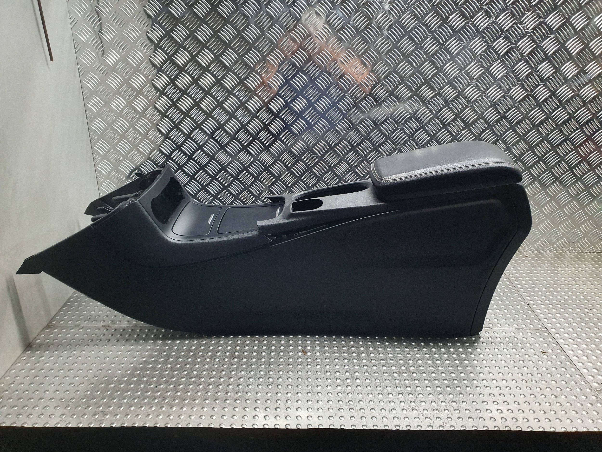 TUNEL central armrest MERCEDES W117 W176 W246