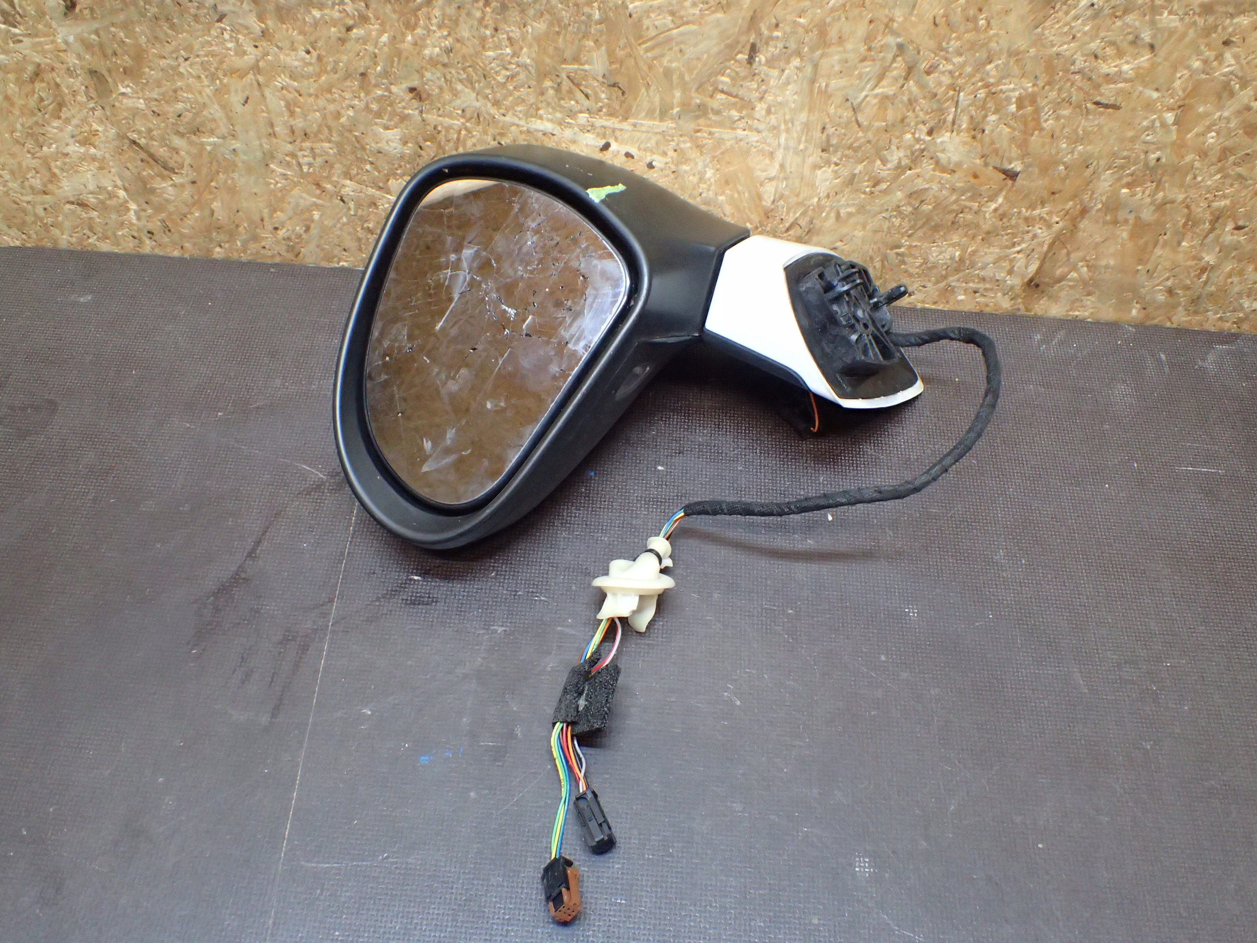 MIRROR LEFT PEUGEOT 308 AND 1 07- 3+6PIN