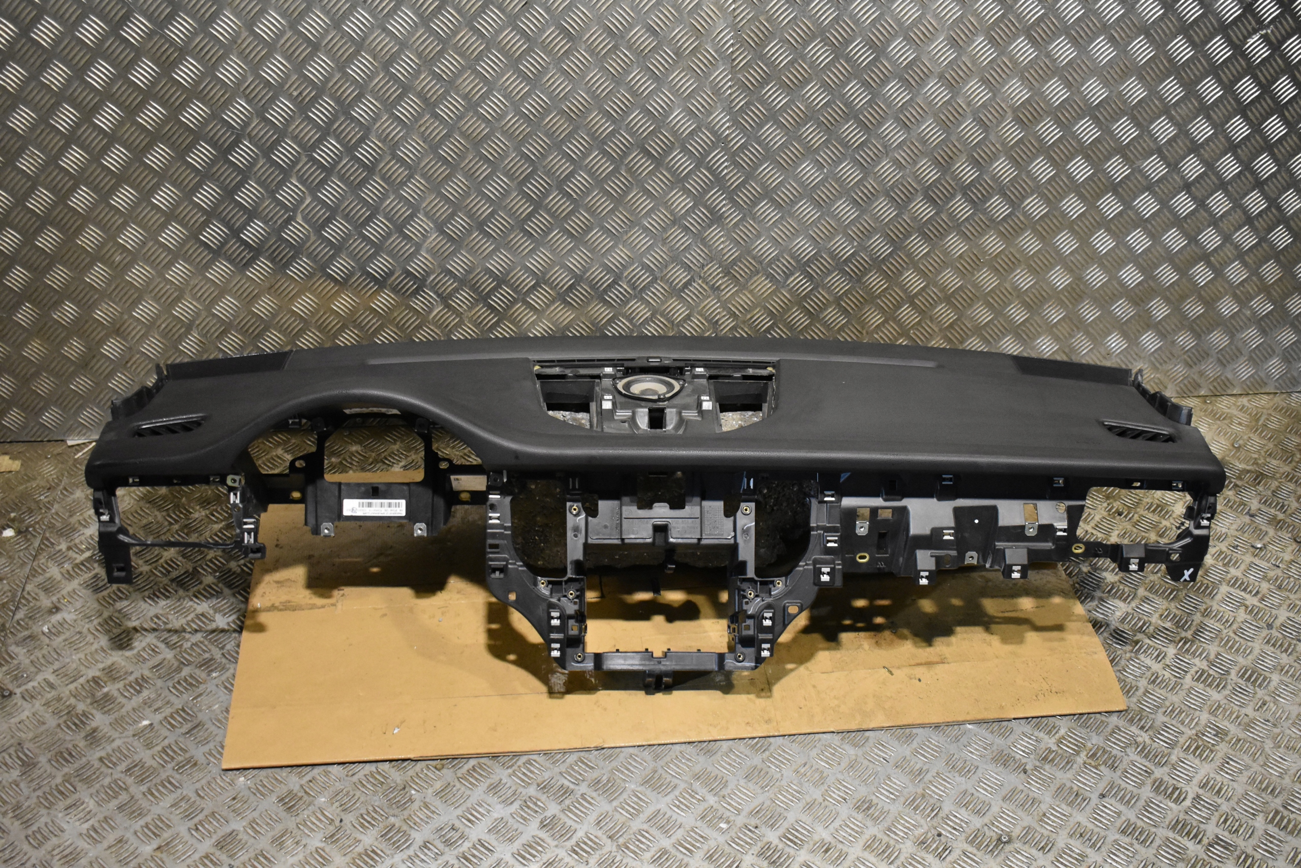 IDEALNA console dashboard PORSCHE MACAN 1