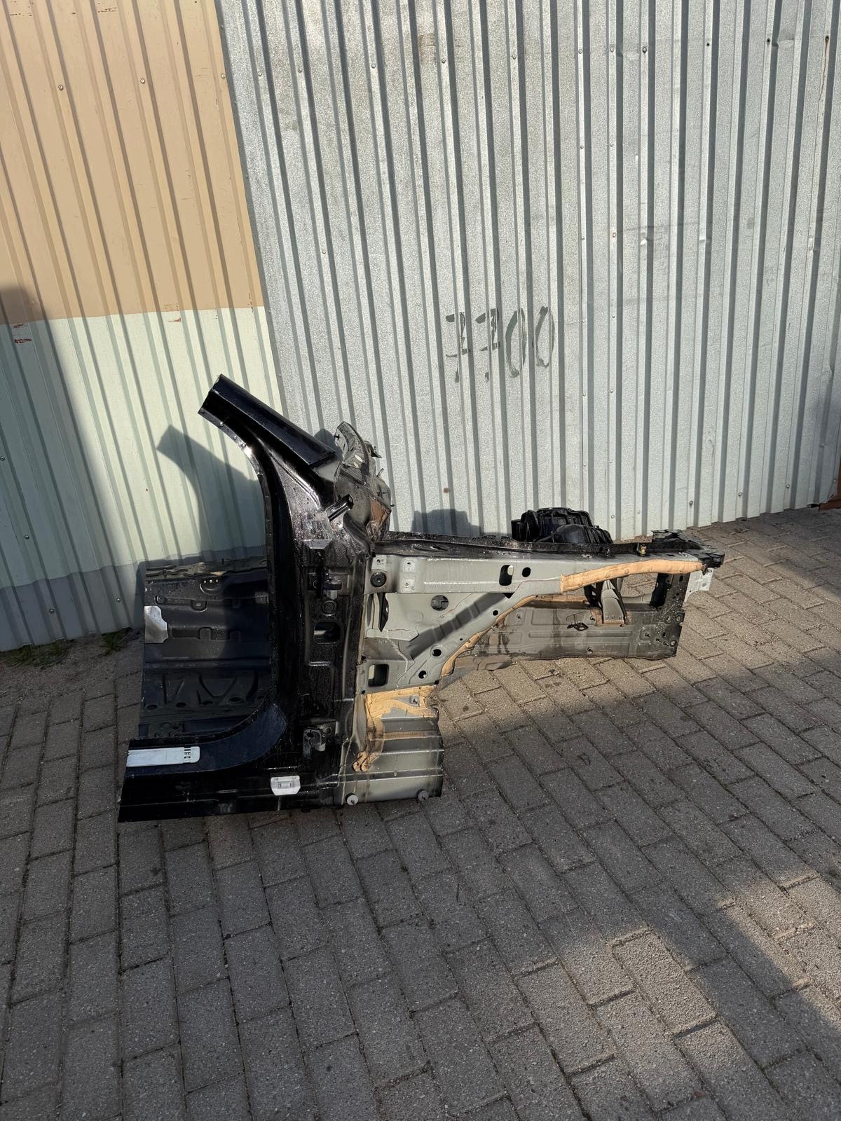 perfect condition quarter front front right quarter MERCEDES W214 1