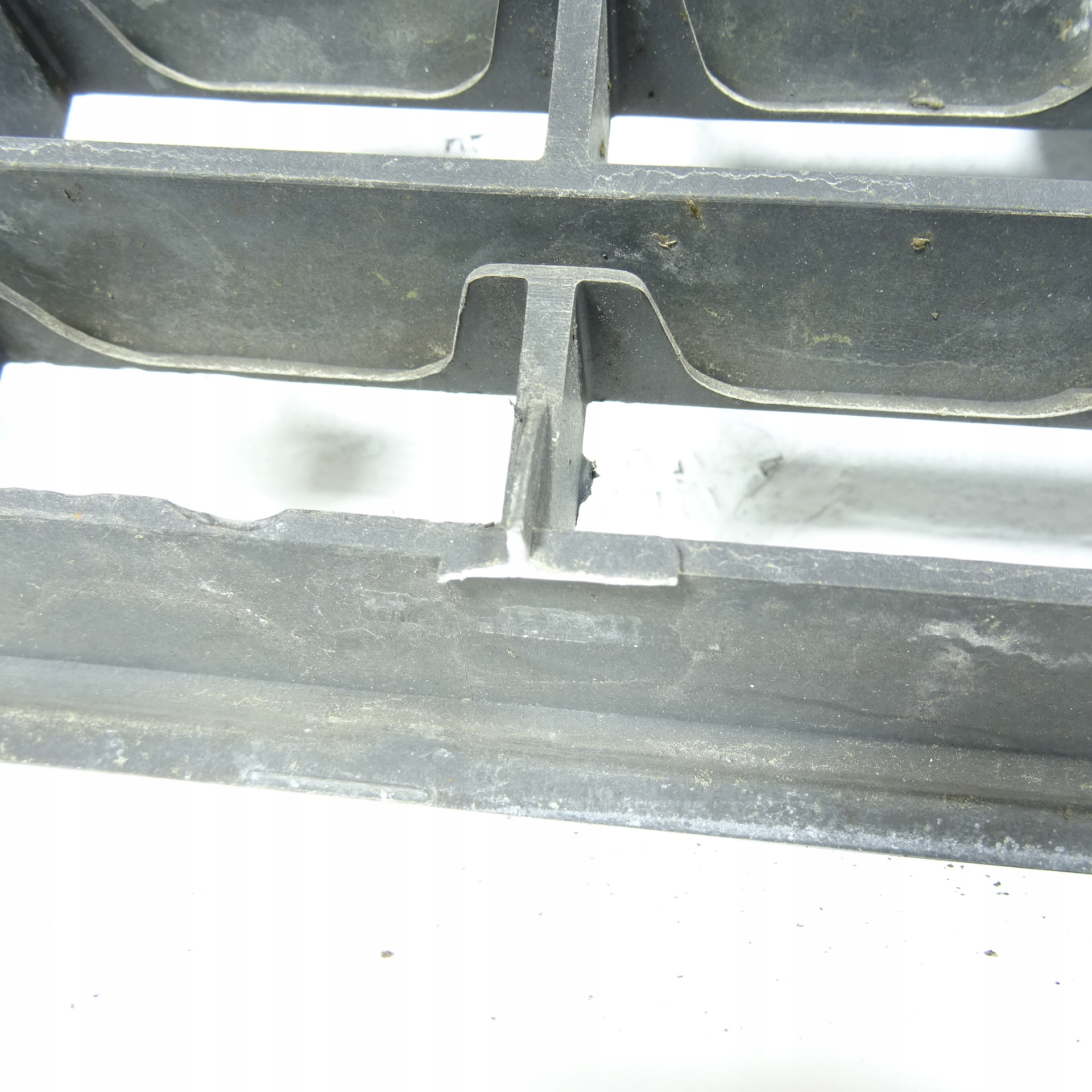 FORD EXPLORER III Grille 5L24-8200-AAW