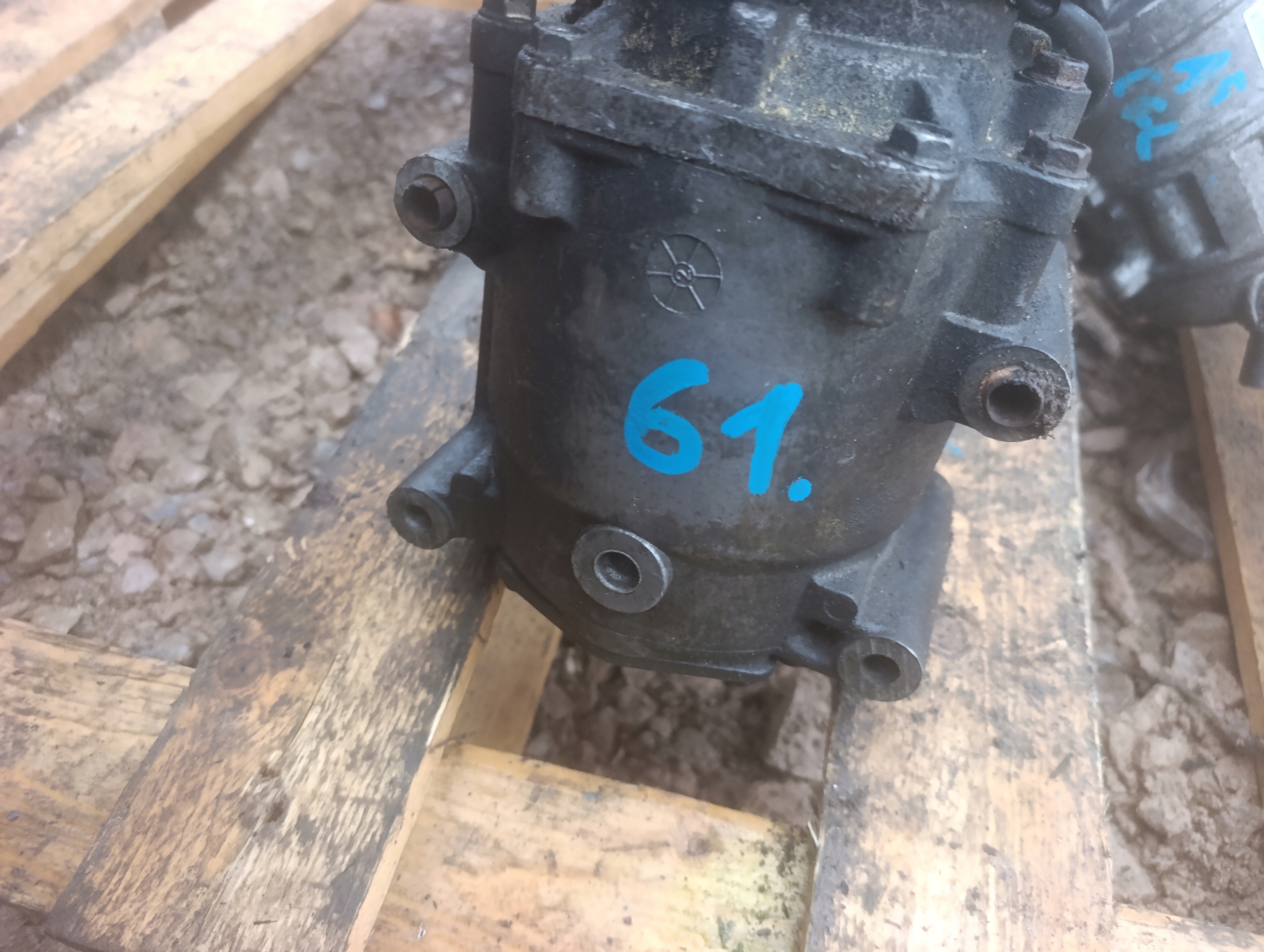 compressor compressor; of the air conditioning FORD FOCUS