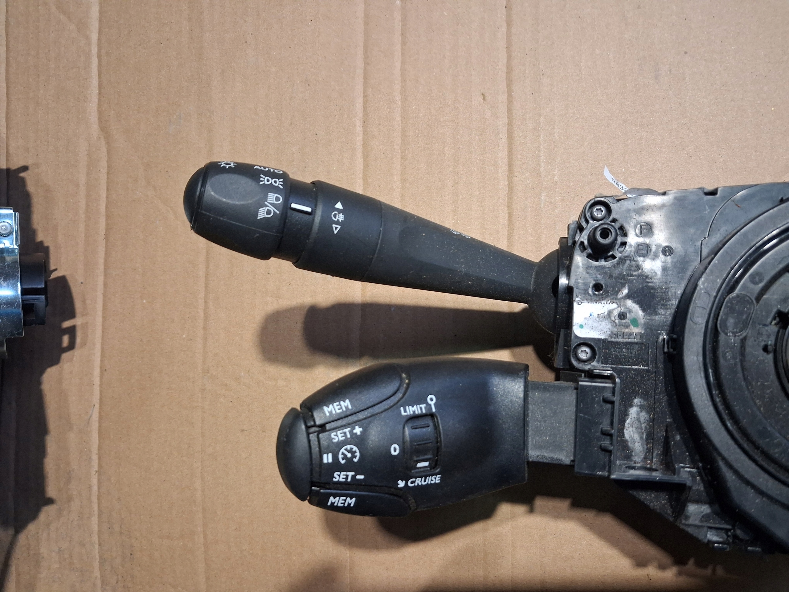 steering wheel levers and controls control ring PEUGEOT 5008 II 983205832ZD