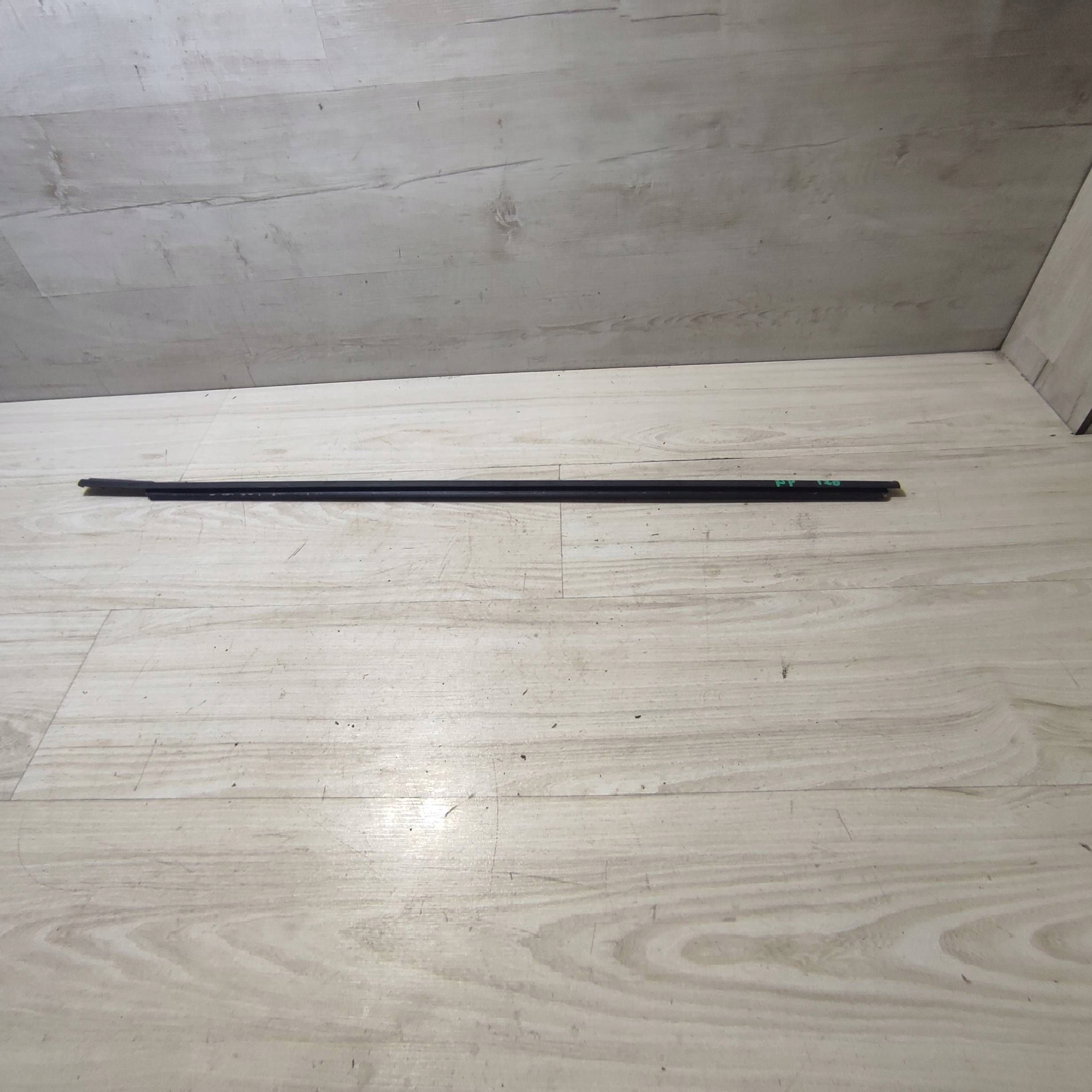 Prowadnica windows door przednich front side right Hyundai i20