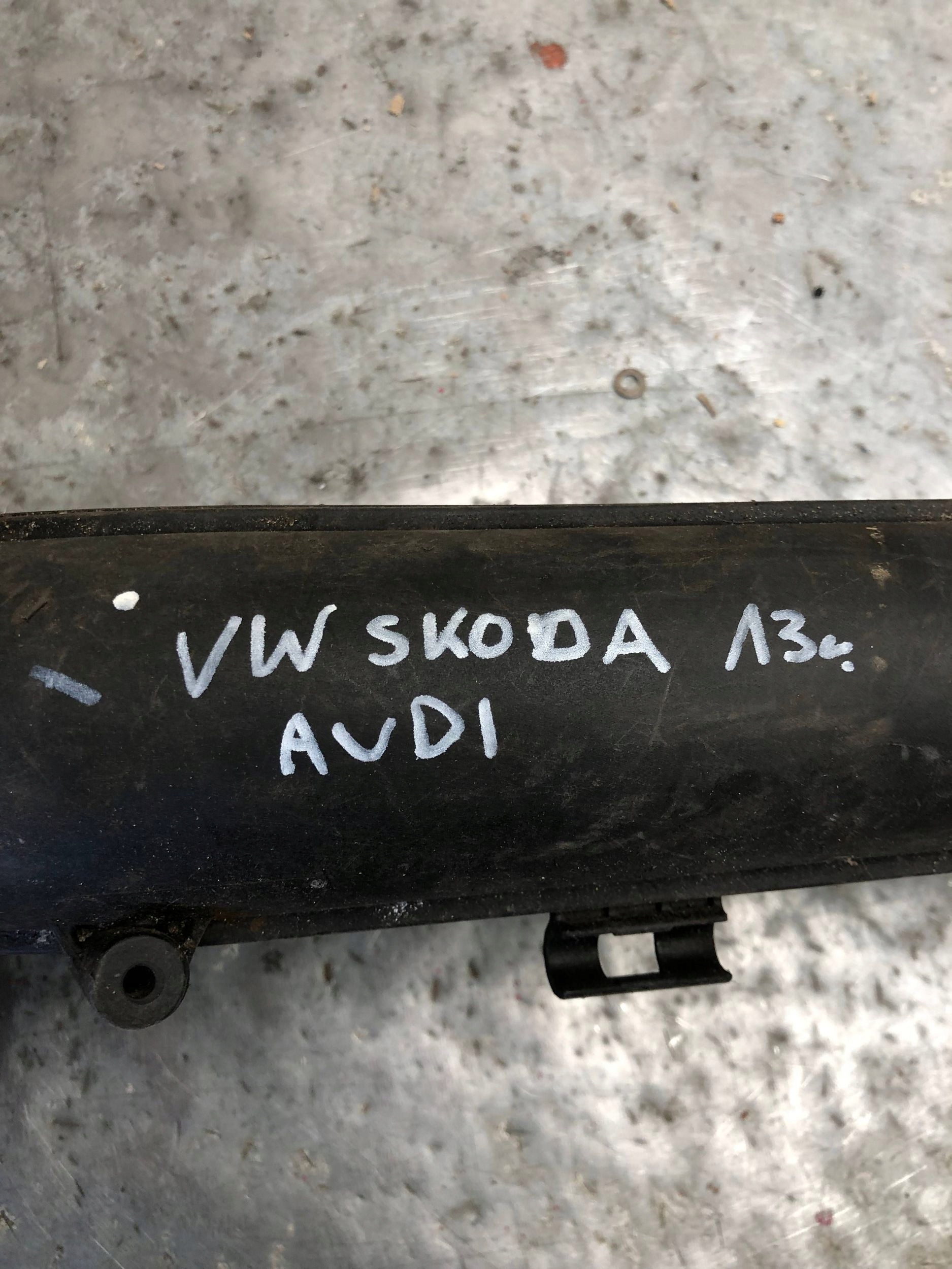 cijev prijenos interkulera VW SKODA AUDI 04E145673P