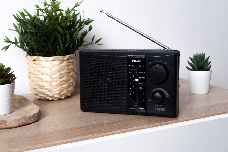 NOVEEN CZARNE RADIO FM AM KUCHENNE PRZENOŚNE NA BATERIE / SIECIOWE Szerokość produktu 20 cm