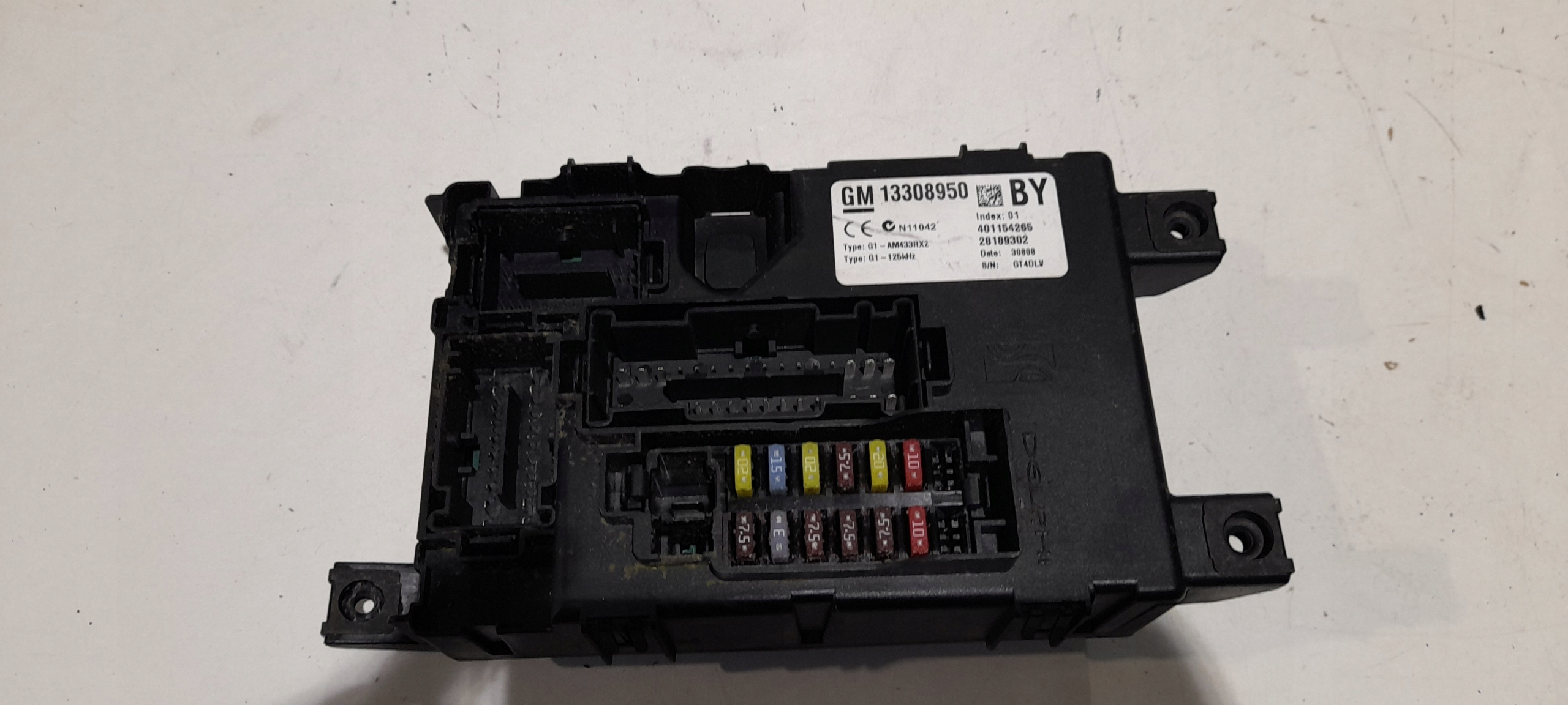 MODULE FUSIBLES 13308950 OPEL CORSA D