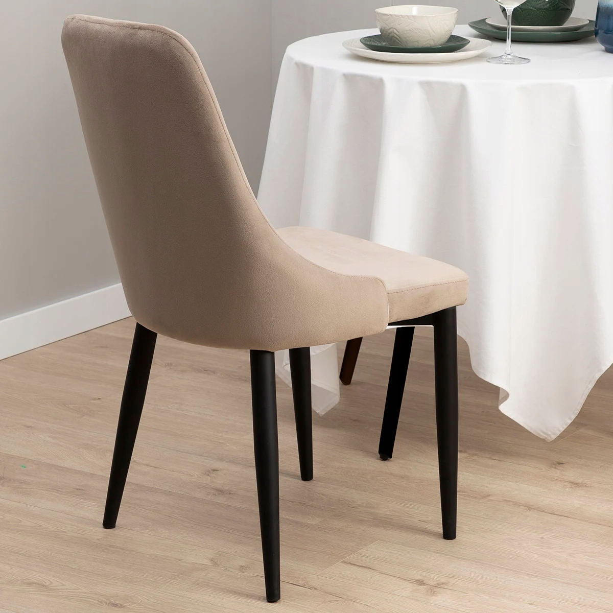 Krzesło DO KUCHNI SALONU LOUIS welurowe HOMLA Kod producenta 209596