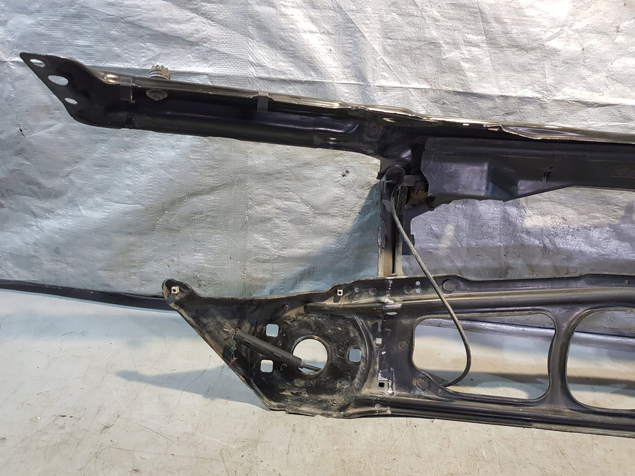 BMW E46 2.0B KOMBI support panel for radiators 8211467
