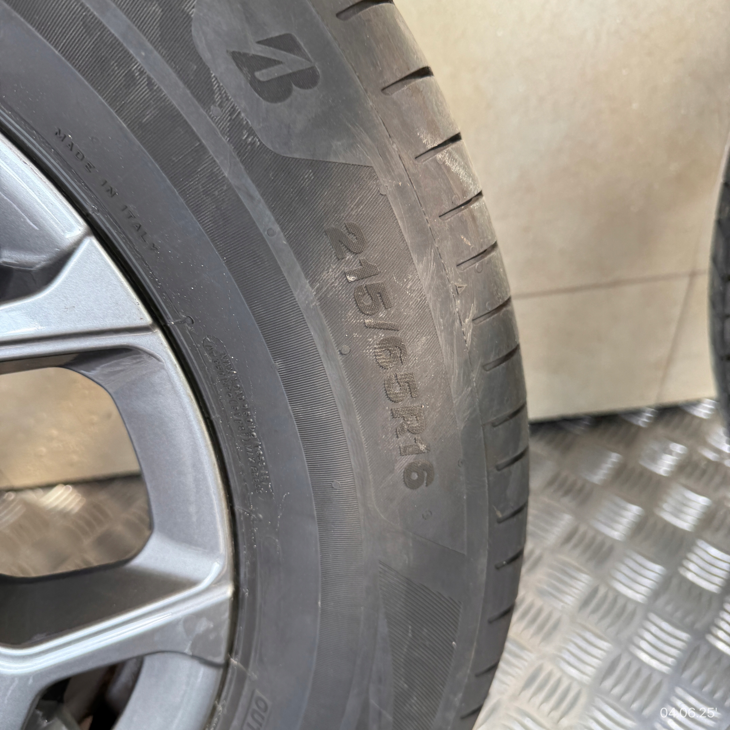 discs wheels tyres JEEP AVENGER BRIDGESTONE 215/65/16" 4MM summer