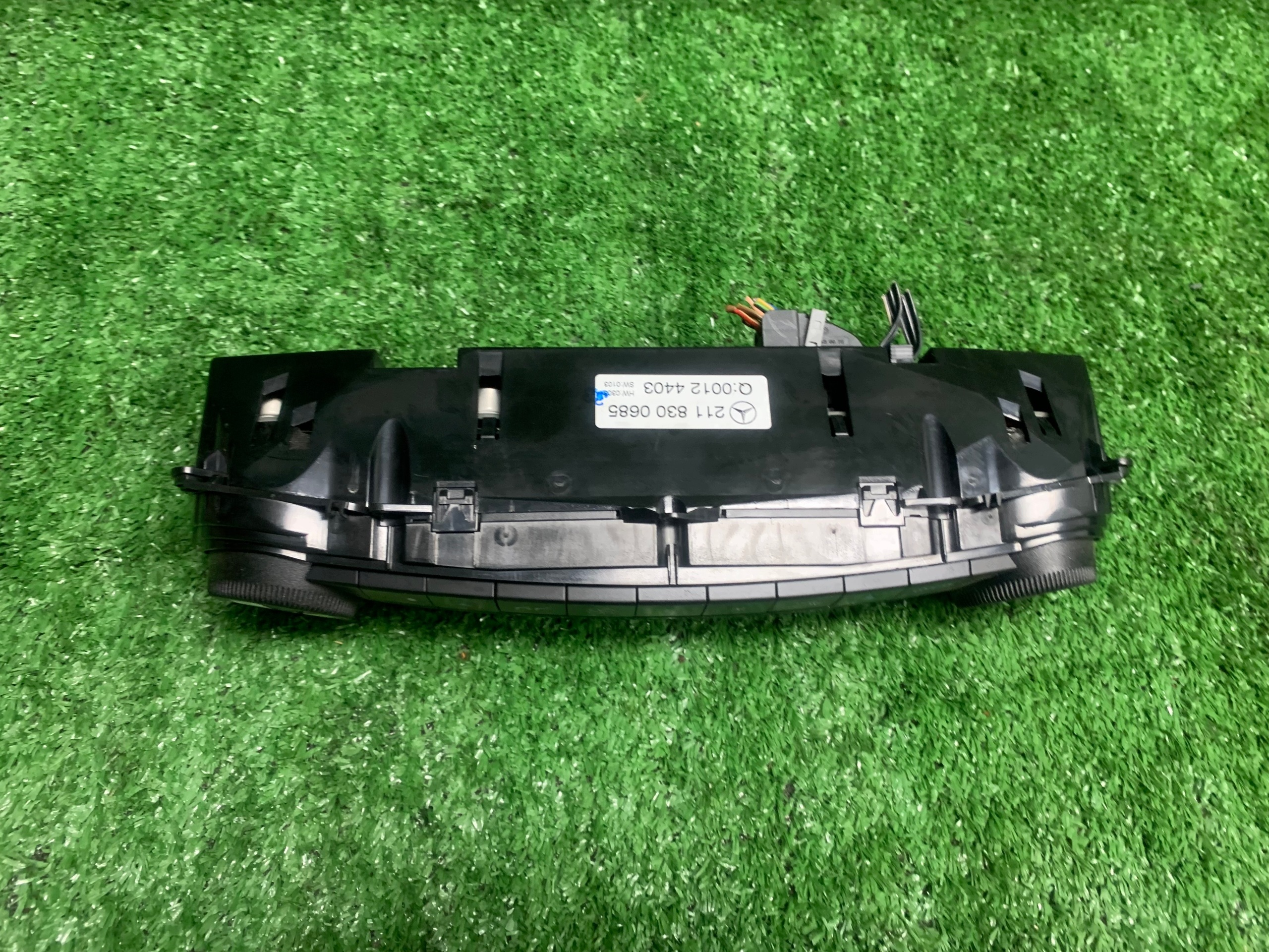 MERCEDES E W211 Unite commande clima OGRZEWANIA 2118300685