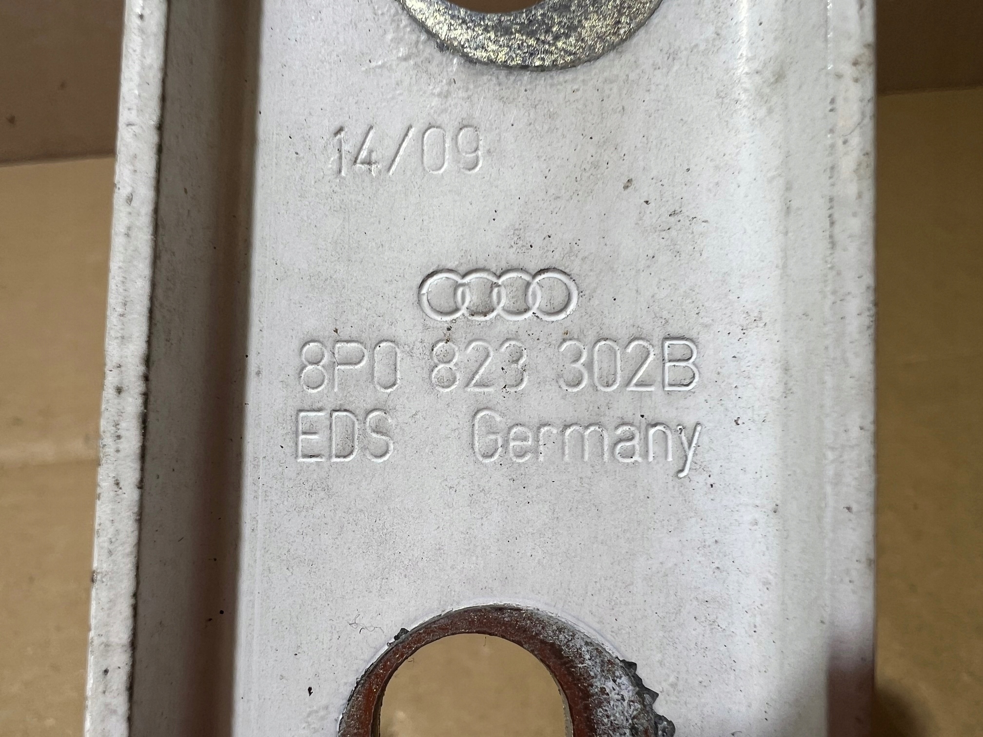 AUDI A3 8P LIFT LY9C hinge bonnet hinges left right 8P0823301B 8P0823302B