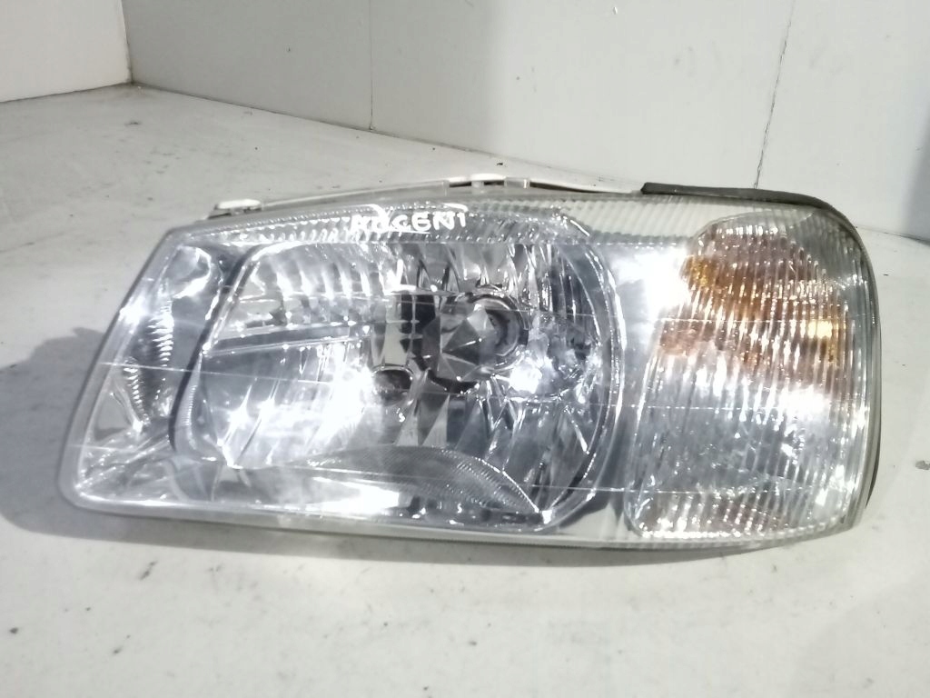 Hyundai Accent '00 light left front front