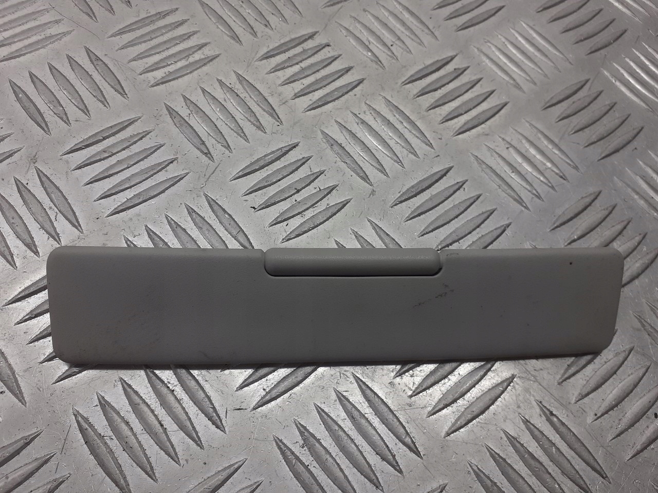 OSŁONA PRZECIWSŁONECZNA ŚRODKOWA SKODA OCTAVIA I 1U0858555A