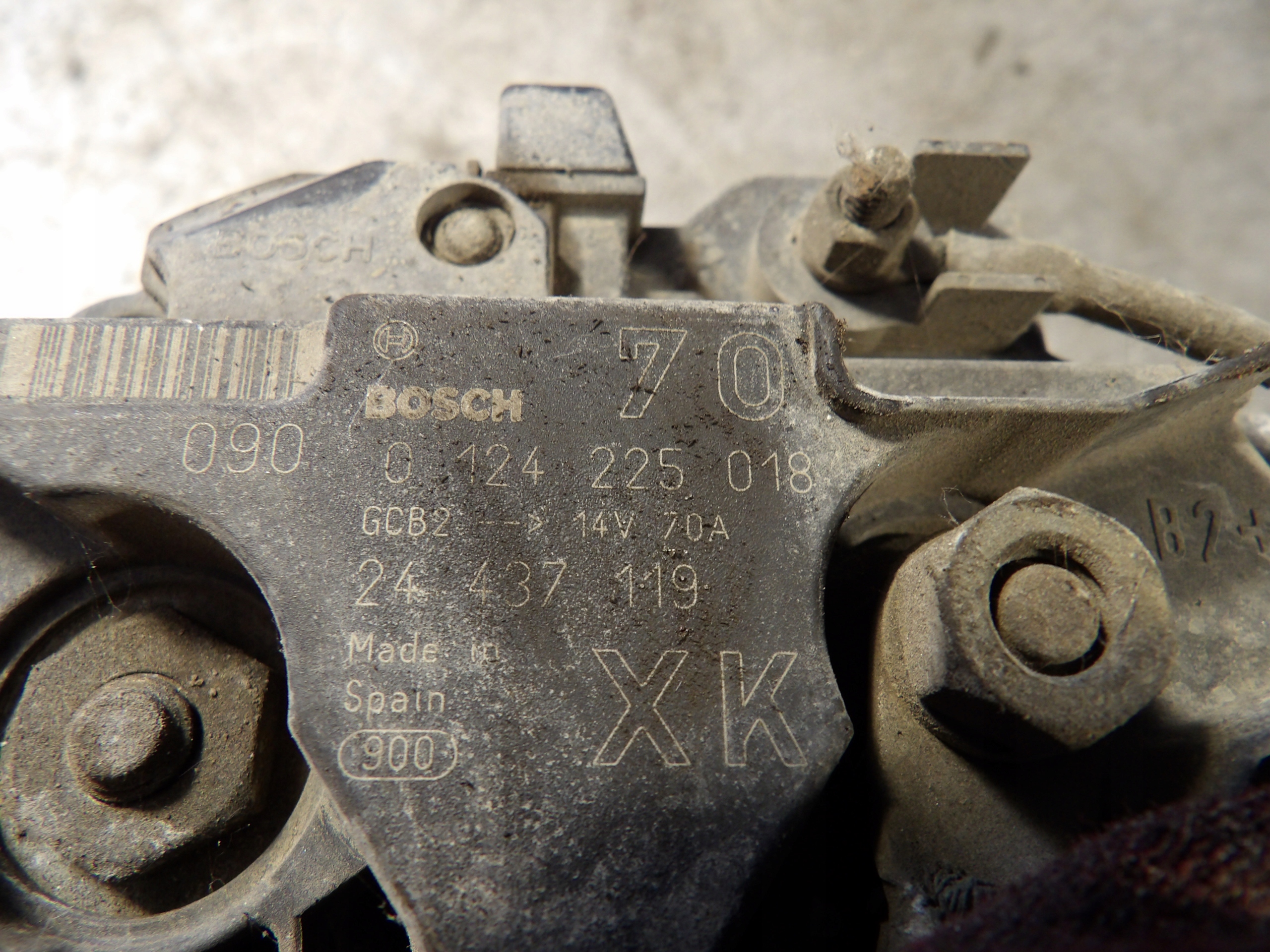 Opel Corsa C alternator 1,2B 0124225018 24437119
