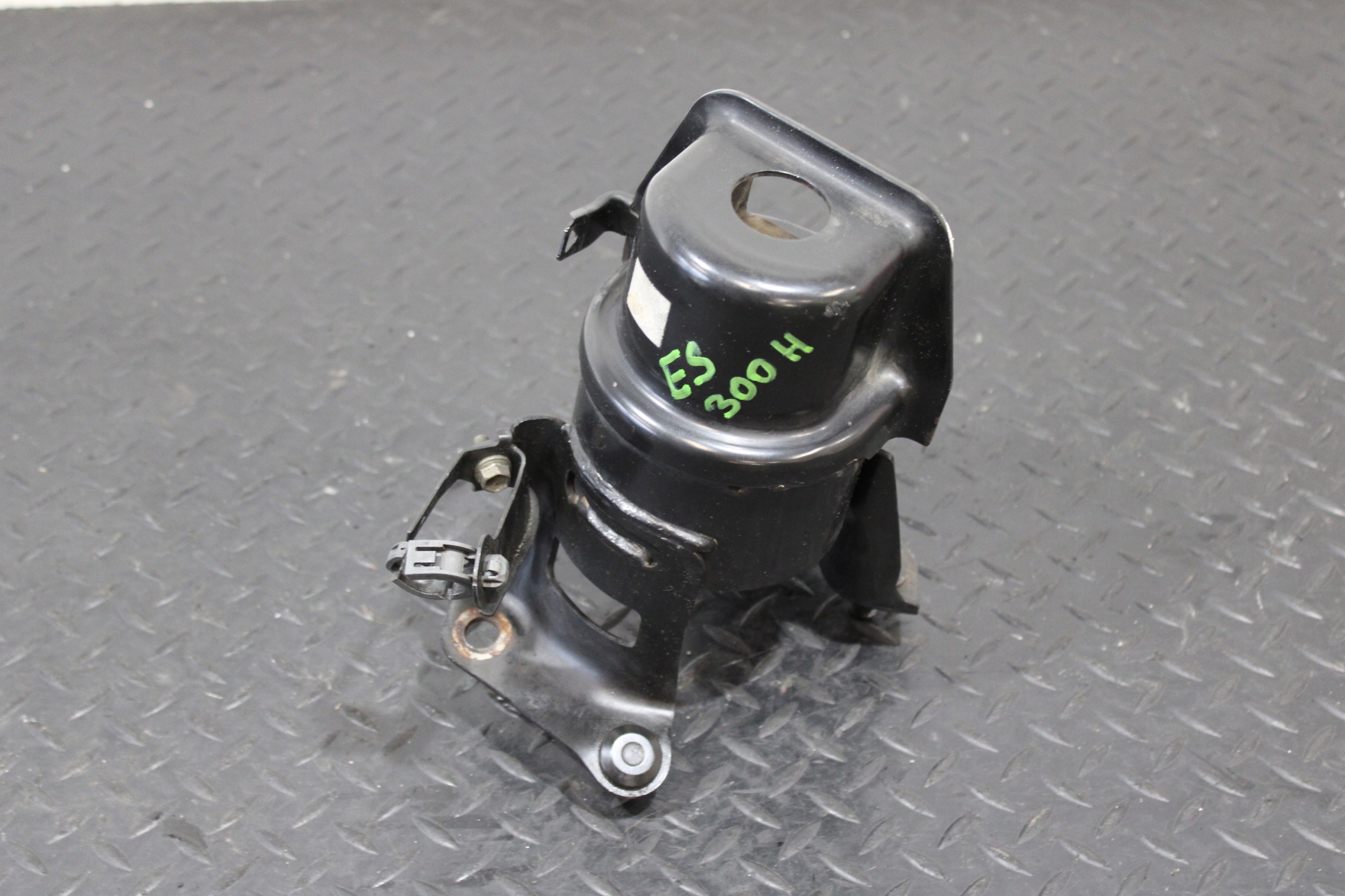 holder engine mount LEXUS ES 300H ES300H VII 7 HYBRID